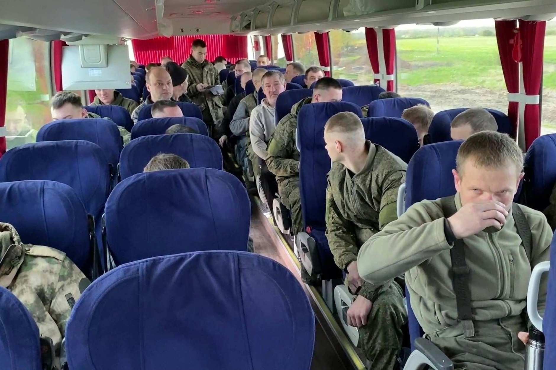 Russische Kriegsgefangene kehren bei einem früheren Austausch nach Russland zurück (Archivbild).