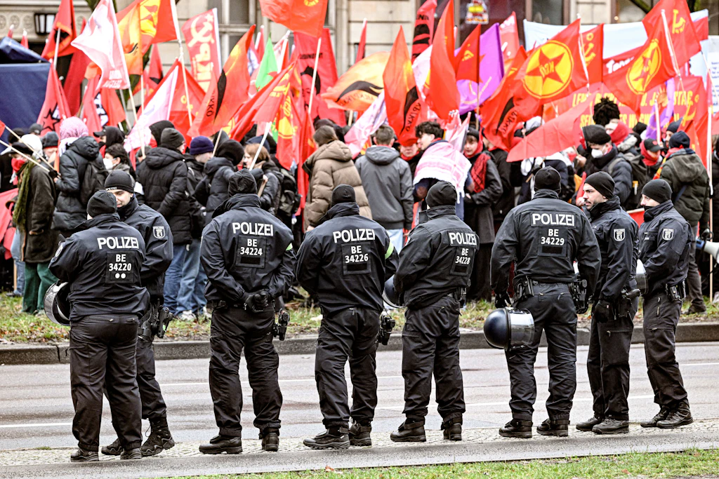 Gewalt bei Luxemburg-Liebknecht-Gedenken in Berlin: 21 verletzte Polizisten, mehrere Festnahmen