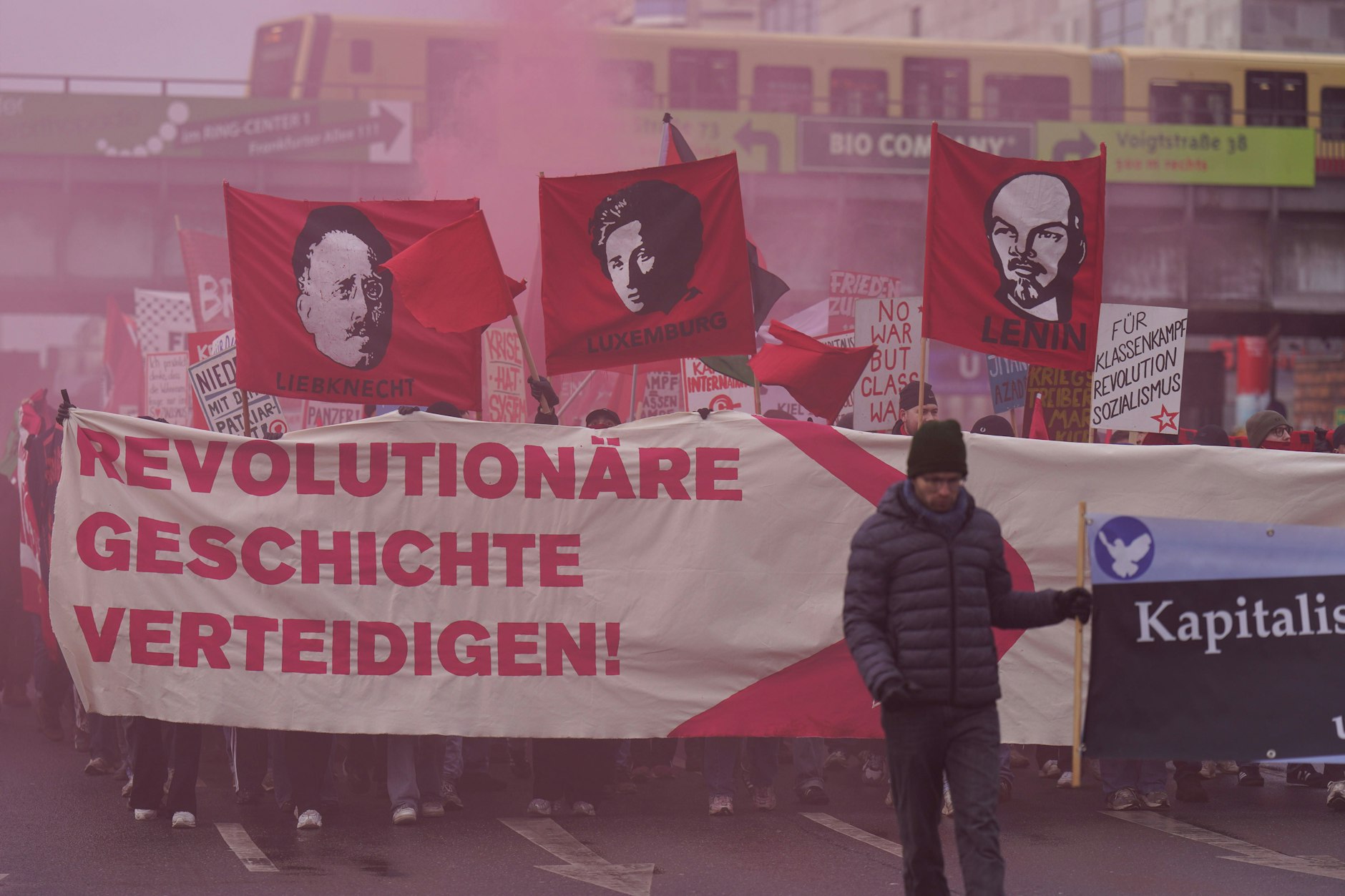 Bei der Liebknecht-Luxemburg-Demonstration kam es in der Frankfurter Allee zu Ausschreitungen.