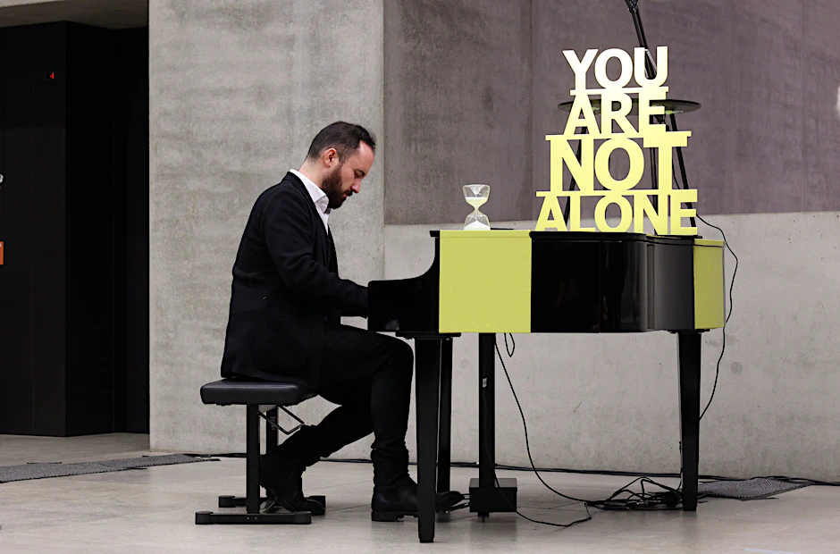 Der Klaviervirtuose Igor Levit spielte in der James-Simon-Galerie in Berlin.