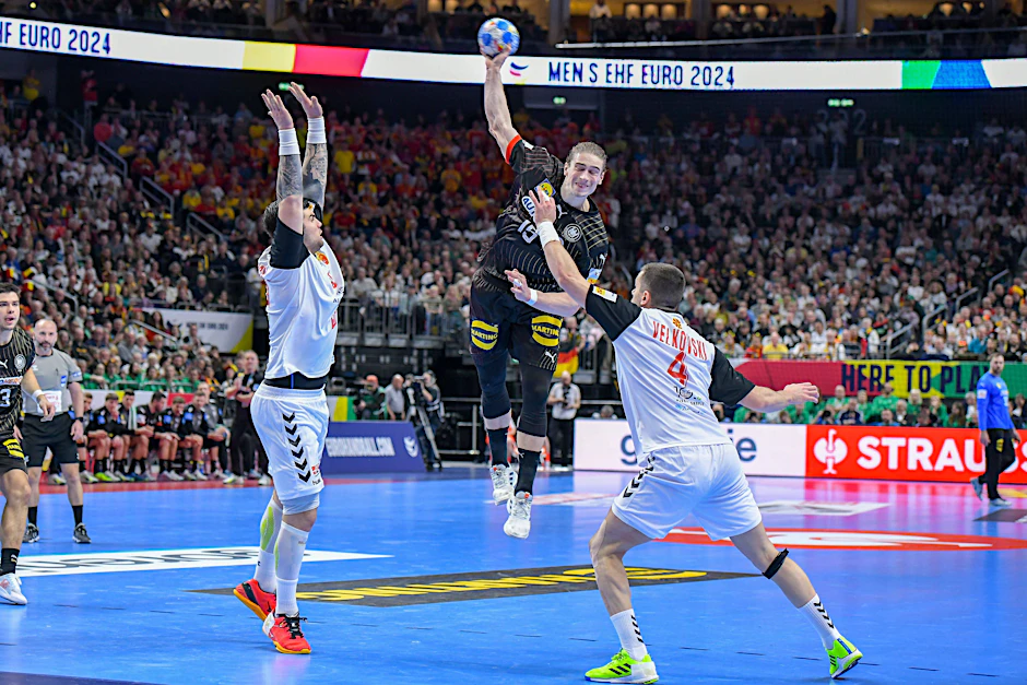 Juri Knorr führt das deutsche Team in Berlin zum Sieg gegen Nordmazedonien.