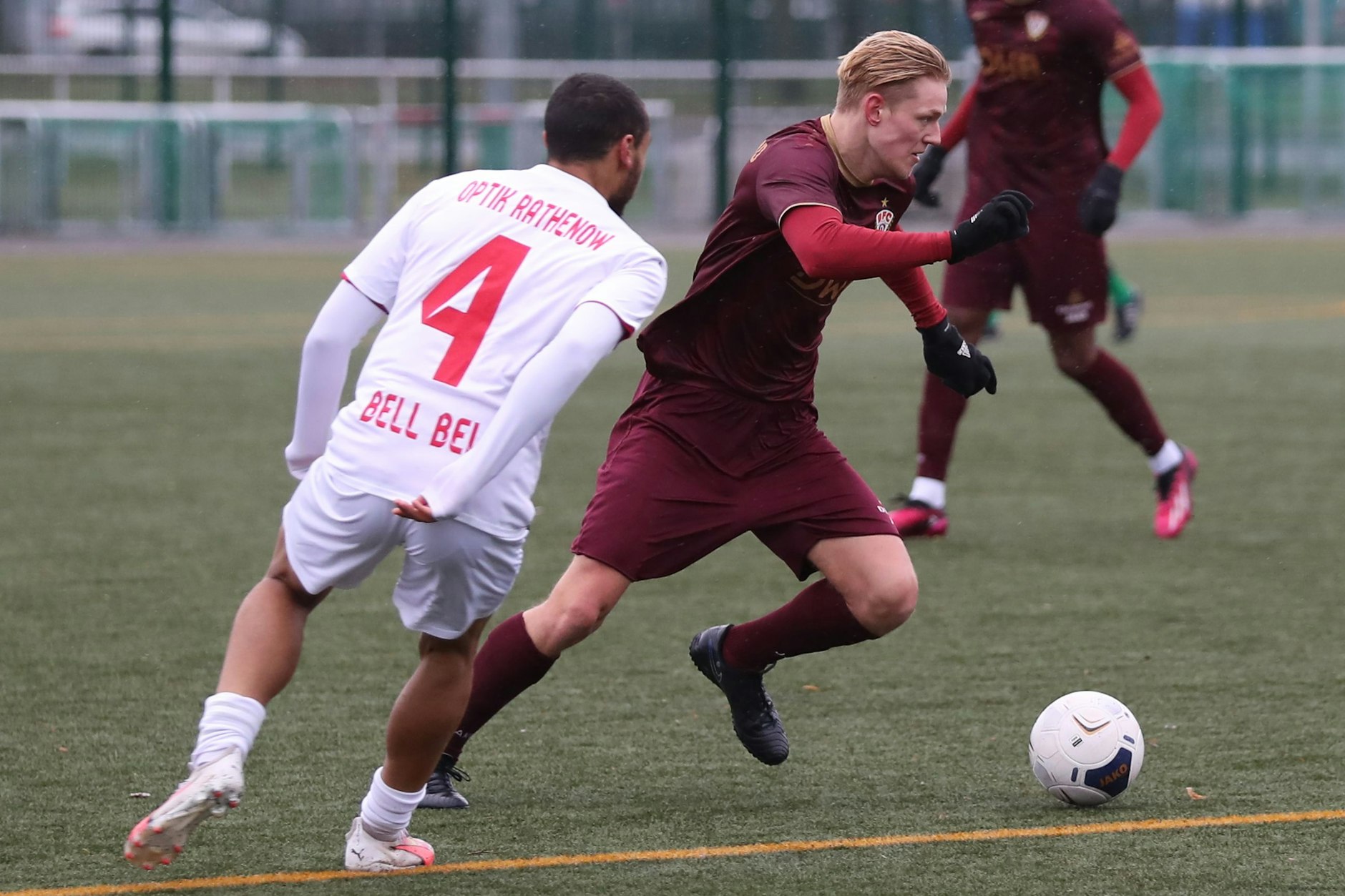 Jules Hasenberg (r.), hier im Duell mit Rathenows Max Bell Bell, würde wohl zum BFC passen, weil er viel Dynamik mitbringt.