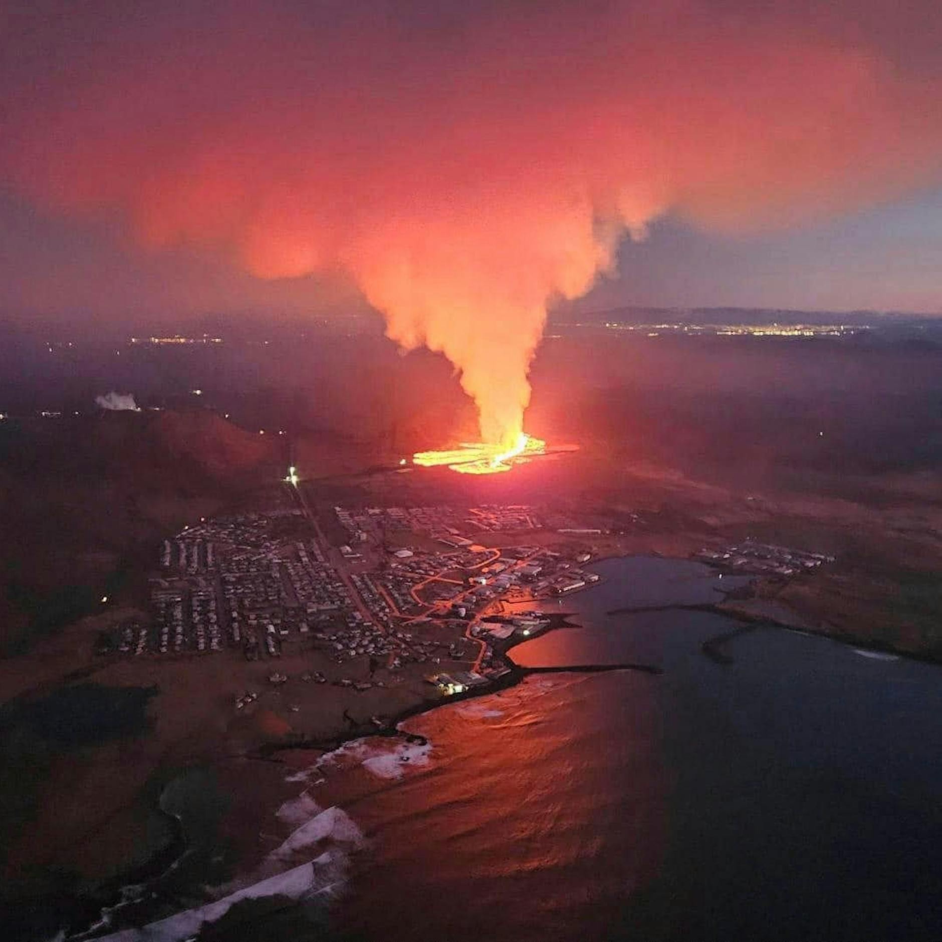 Vulkan in Island: Lavastrom außer Kontrolle – Häuser in Flammen!
