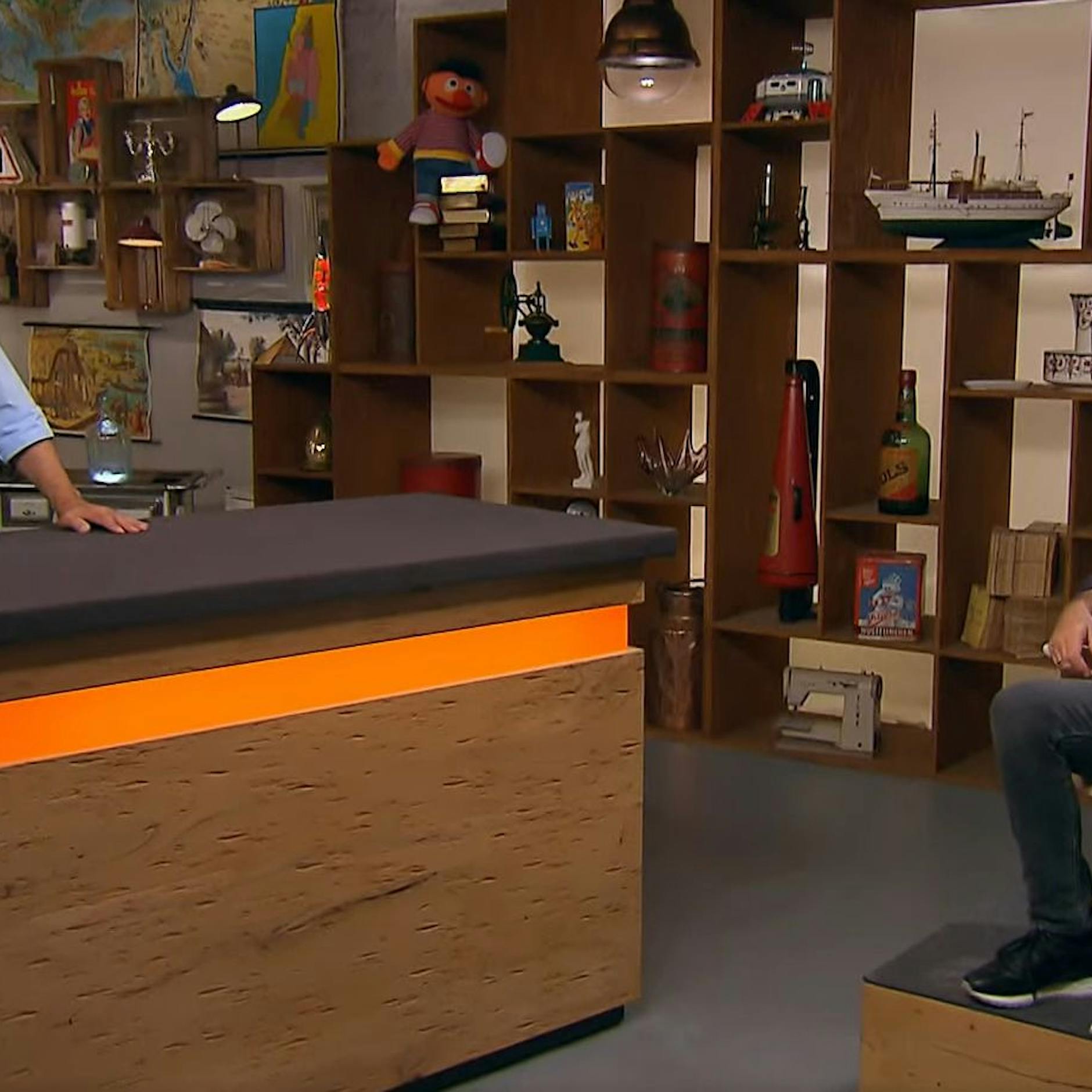 „Braucht ihr Pistolen?“: „Bares für Rares“-Händler in krassem Bieter-Duell