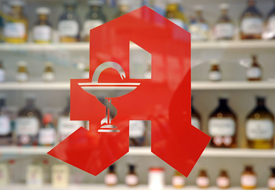 Mehrere Apotheken in Berlin sollen das Corona-Medikament Paxlovid illegal weiterverkauft haben.