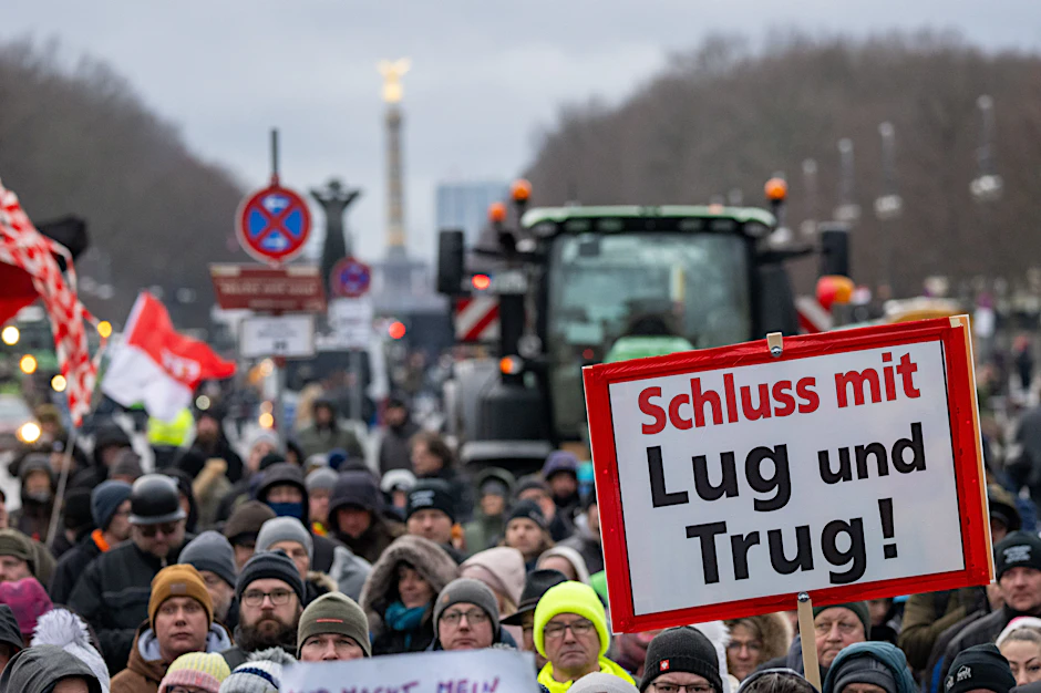 Bisher mussten Bürger nicht für die ideologischen Experimente und die Verschwendungssucht der Regierung herhalten. Das hat sich mit den Einsparungen bei den Bauern geändert.
