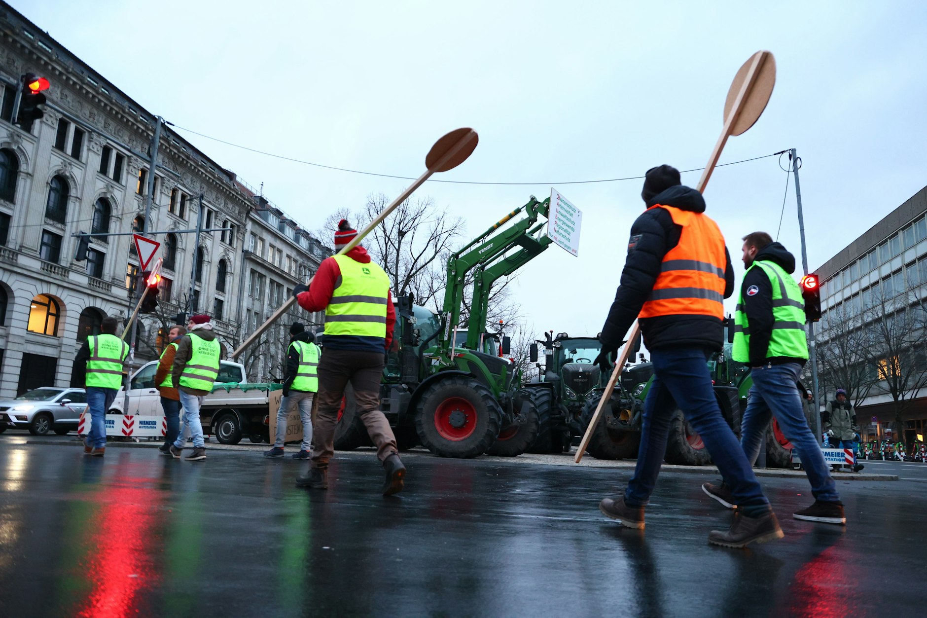 Die Protestteilnehmer werden immer mehr.
