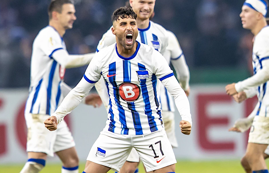 ARCHIV - Nader El-Jindaoui von Hertha BSC freut sich über ein Tor.  