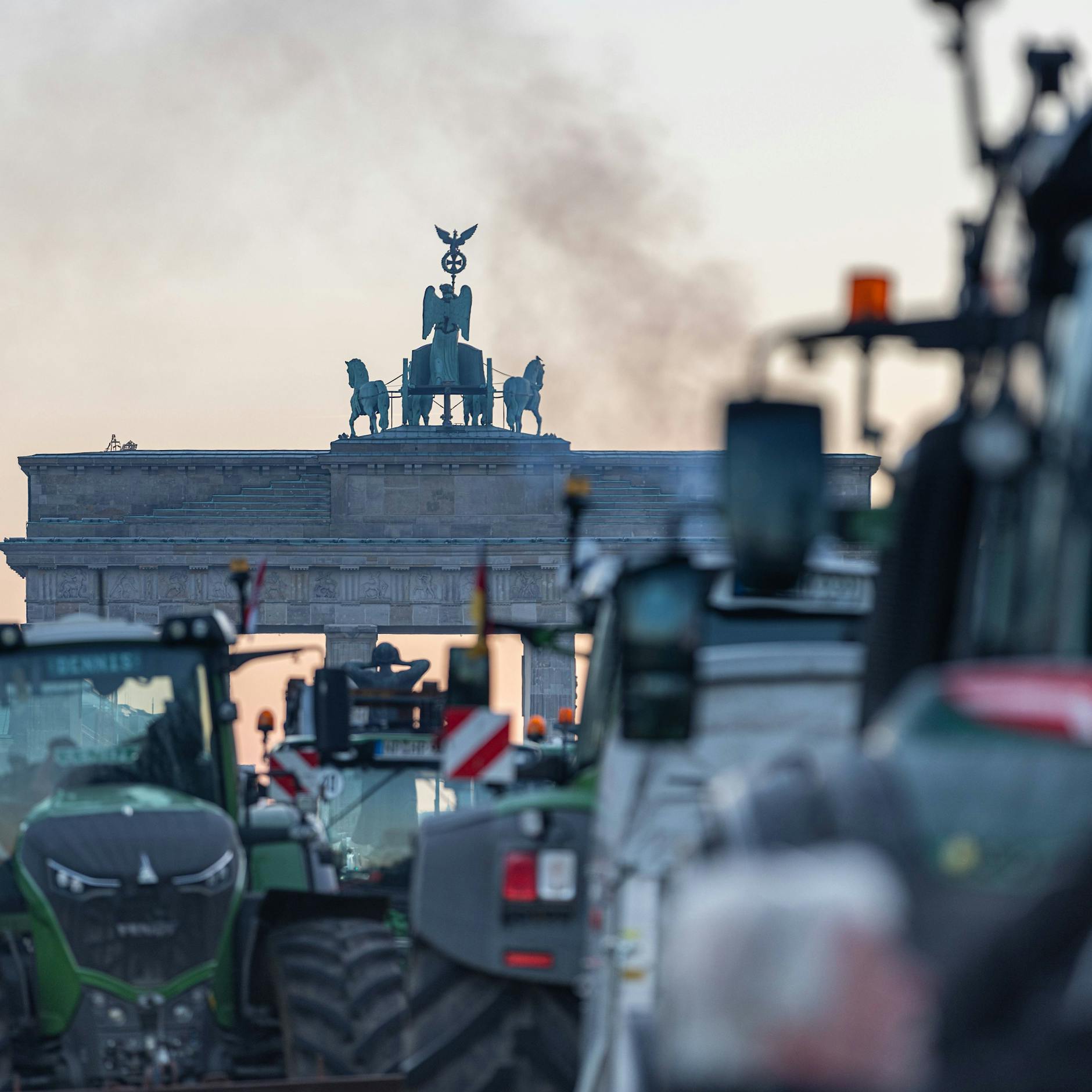 Routen des Bauernprotestes: HIER gibt’s JETZT Staus in Berlin und Brandenburg