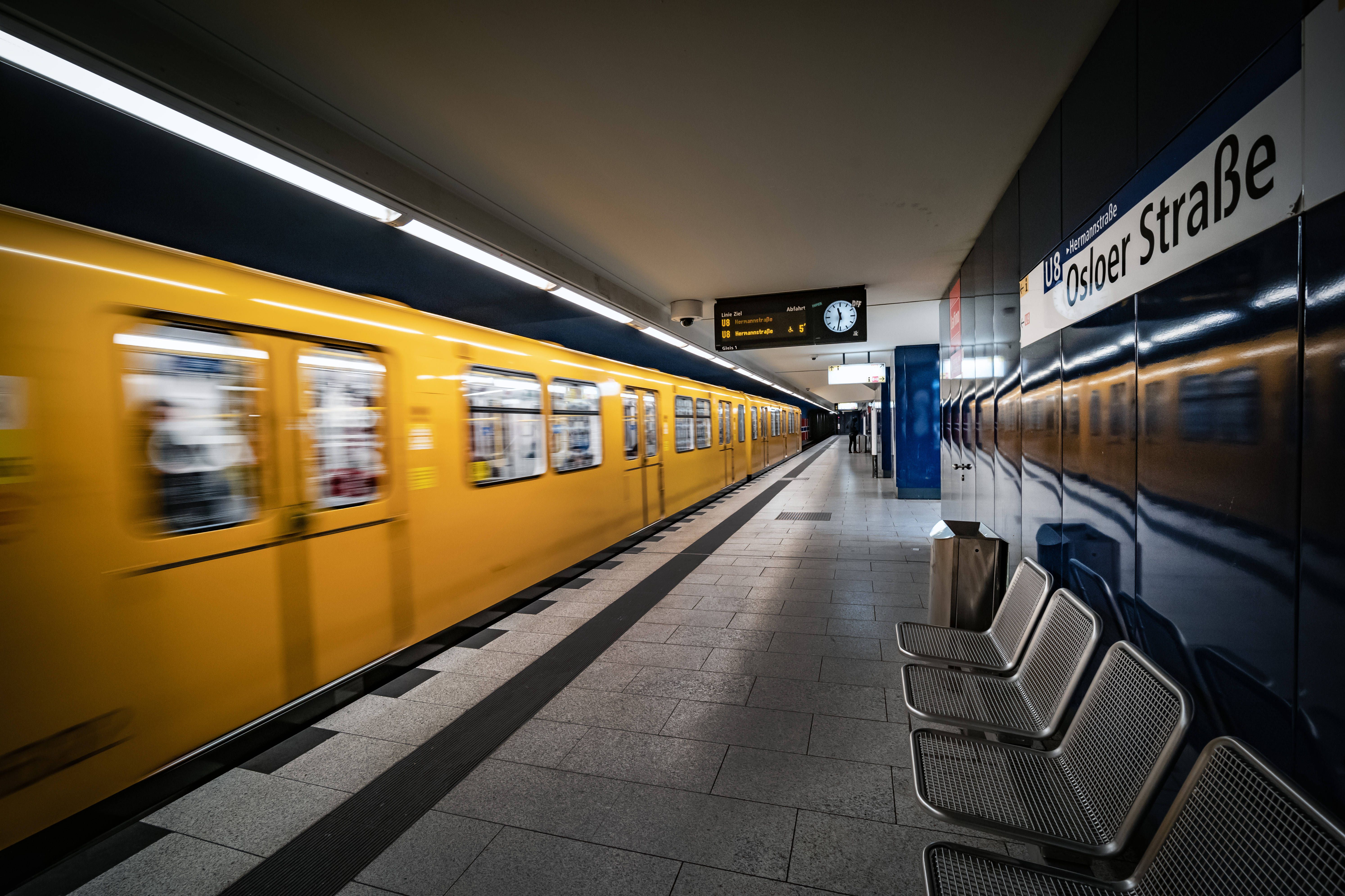 U-Bahnhof Osloer Straße: Streit Endet In Massenschlägerei – Drei Verletzte