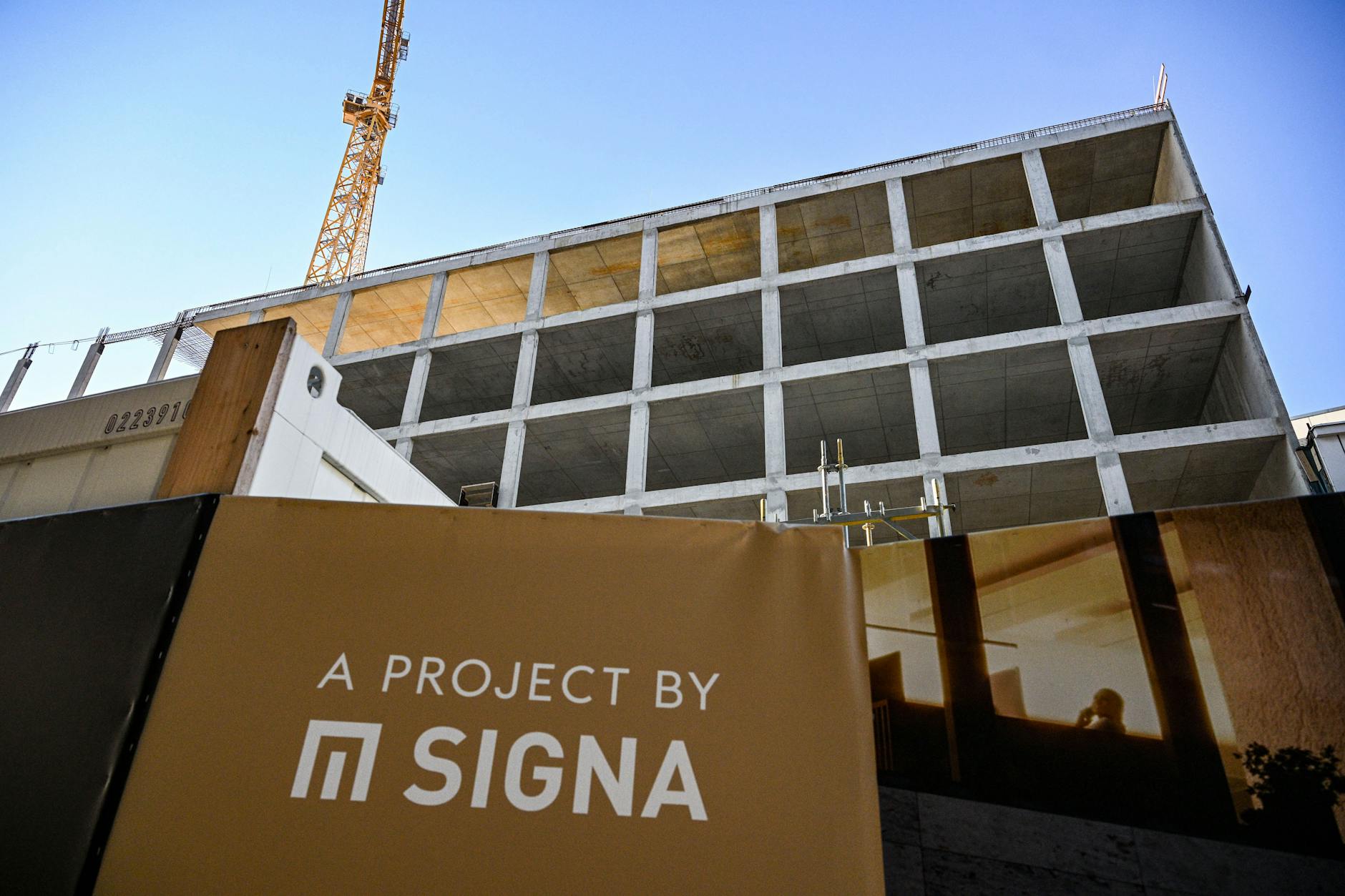 Passauer Straße: Hier wollte Signa ein Büro- und Geschäftshaus errichten. Die Arbeiten wurden gestoppt.