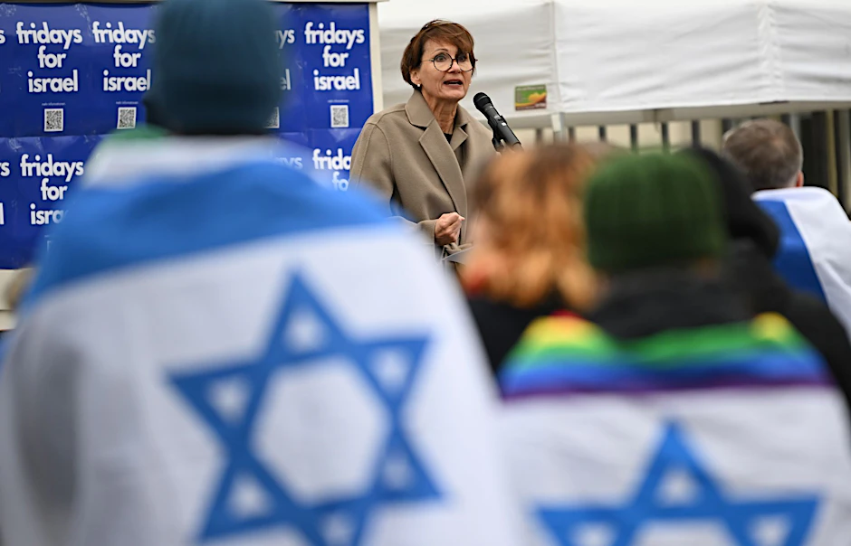ARCHIV - Die Zahl antisemitischer Straftaten ist seit dem Gaza-Krieg drastisch gestiegen. Viele Hochschulen hätten sich gegen Antisemitismus positioniert - andere nicht, kritisiert Bildungsministerin Bettina Stark-Watzinger (Archivbild).  