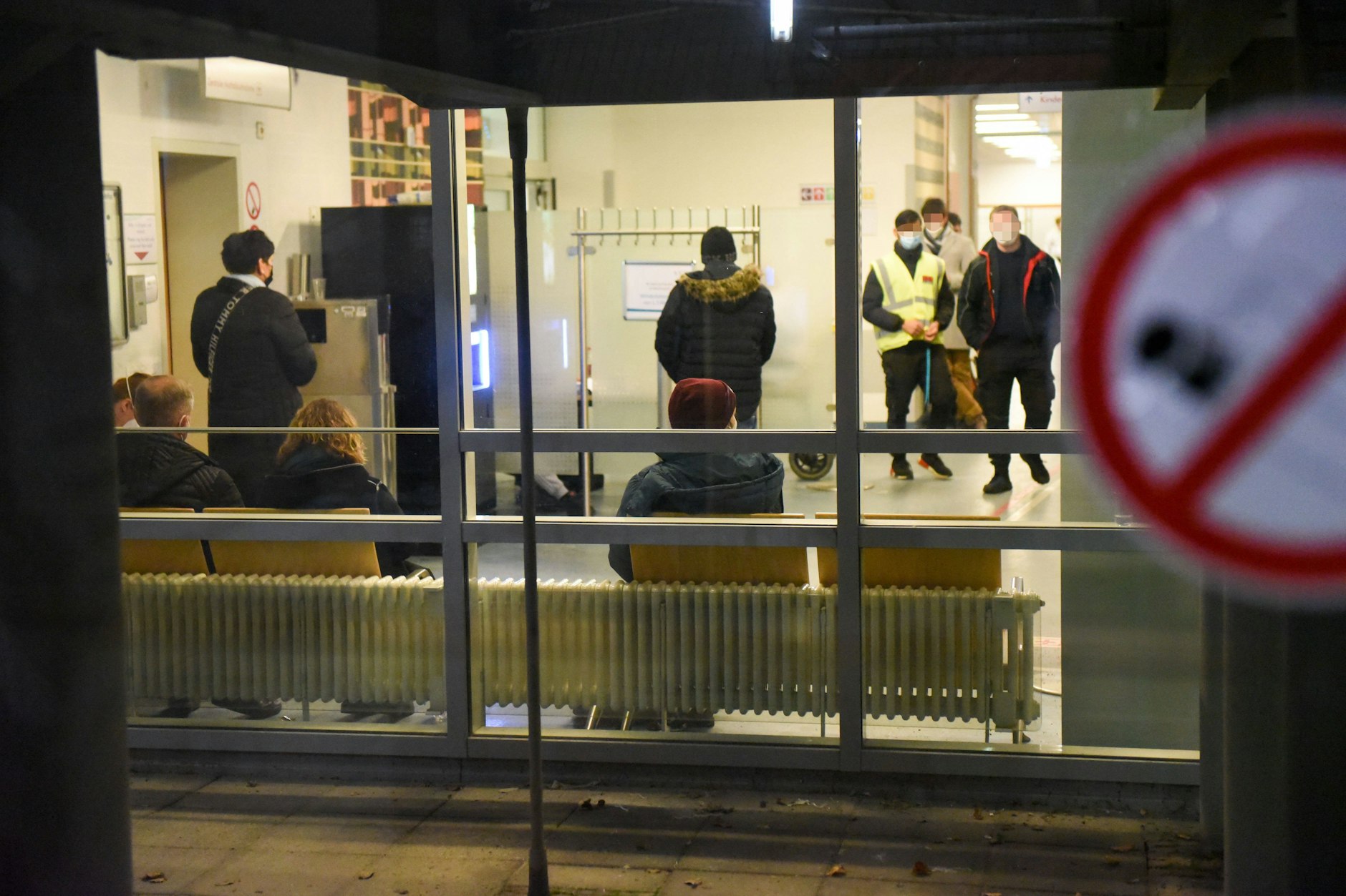 Warten, bis ein Arzt frei ist: In der Notaufnahme kann es am Wochenende Stunden dauern, bis man behandelt wird.