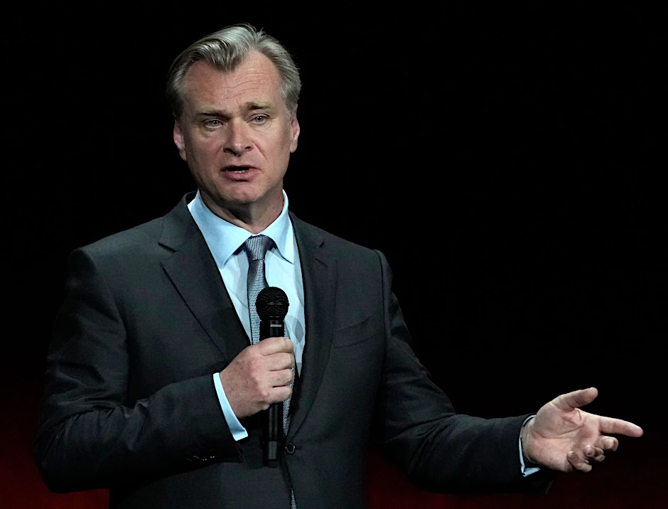ARCHIV - Der britische Regisseur Christopher Nolan wurde beim Training kalt erwischt.  pa