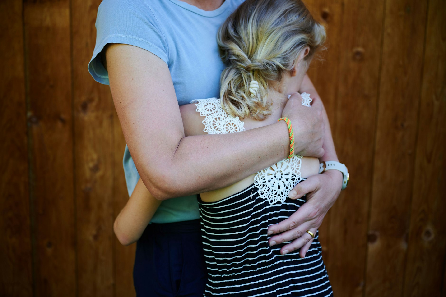Wenn sich Kinder Erwachsenen anvertrauen, sollten keine Fragen nach Details gestellt werden. Das sollte man Fachleuten überlassen.