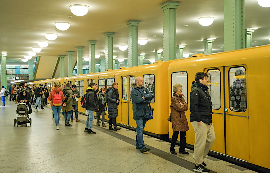 Die BVG versteigert am Donnerstag Fundsachen.