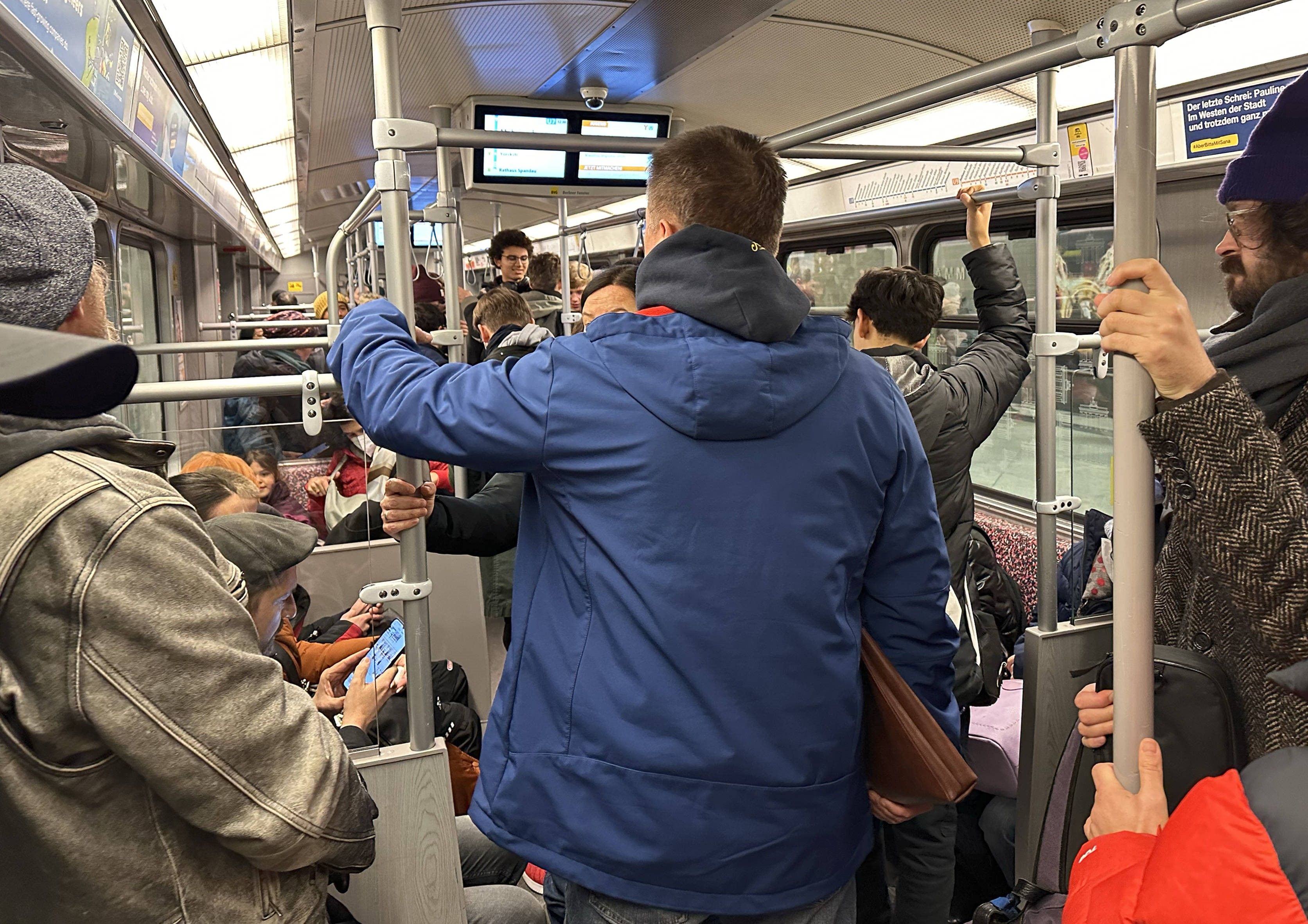 Keine Maske trotz Hust-Konzert in Öffis: Haben wir alles vergessen?