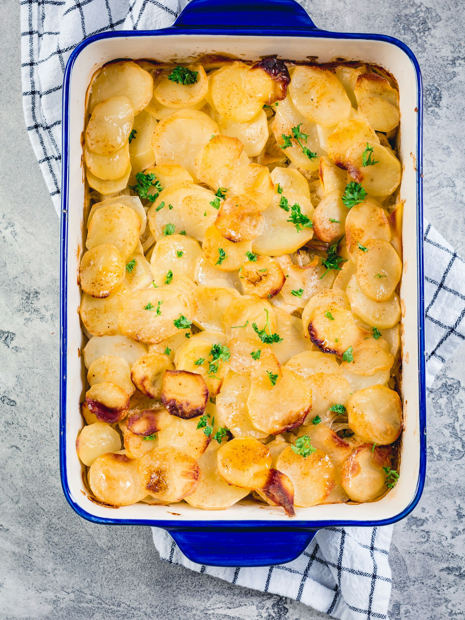 Leckerer Kartoffelauflauf ohne viele Zutaten: Mit diesem Rezept zaubern Sie ein simples Gratin.