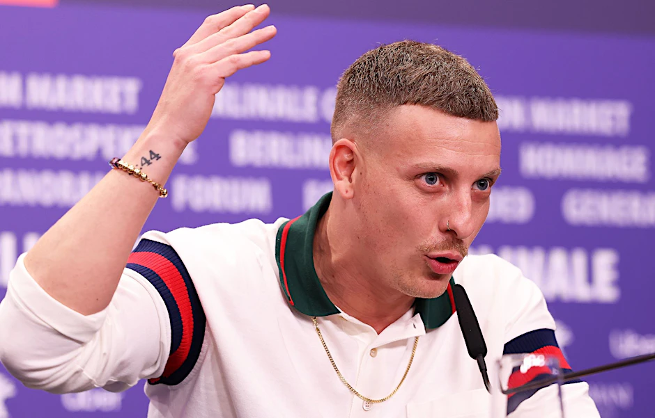 ARCHIV - Auch Podcaster Felix Lobrecht hat ein Team in der Baller League.  