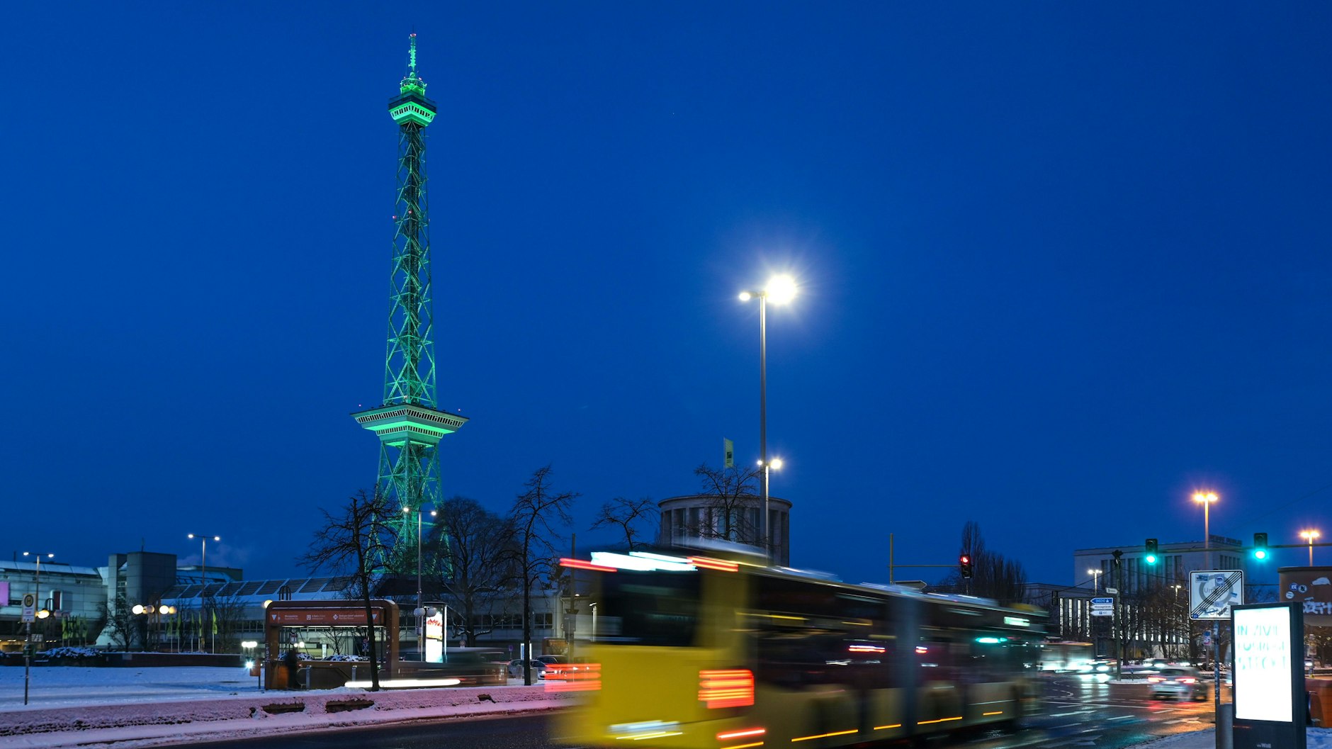 Der Veranstalter Messe Berlin empfiehlt eine Anfahrt mit den öffentlichen Verkehrsmitteln.