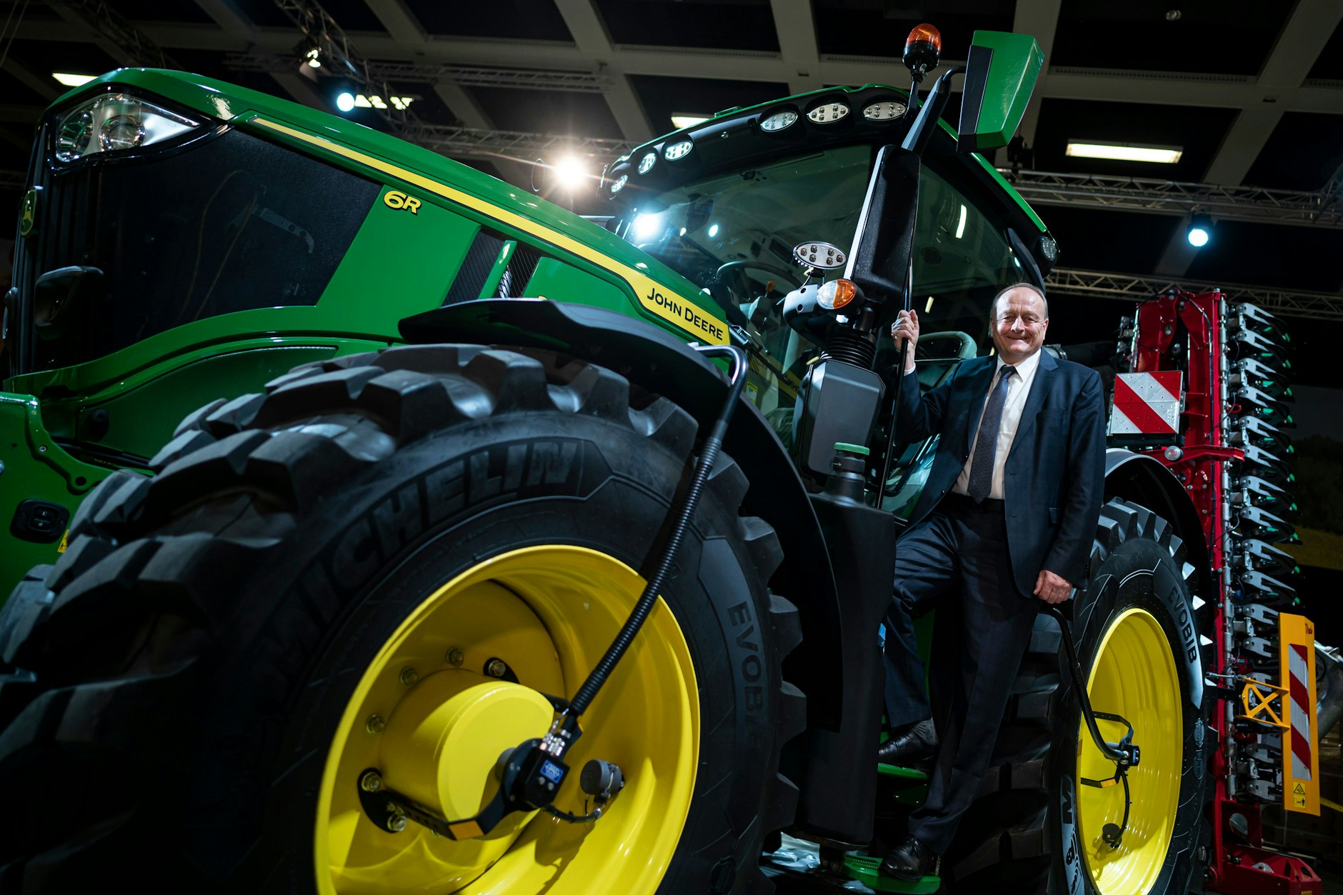Ein Ausstellungsstück, kein Protest: Ein Traktor mit Joachim Rukwied, Präsident des Deutschen Bauernverbandes, auf dem Gelände der Grünen Woche.