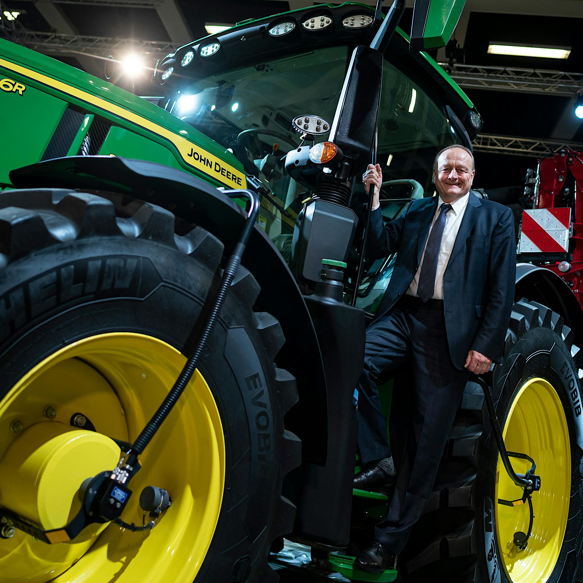 Berlin: Neue Bauernproteste zur Grünen Woche – drinnen Sekt, draußen Traktoren