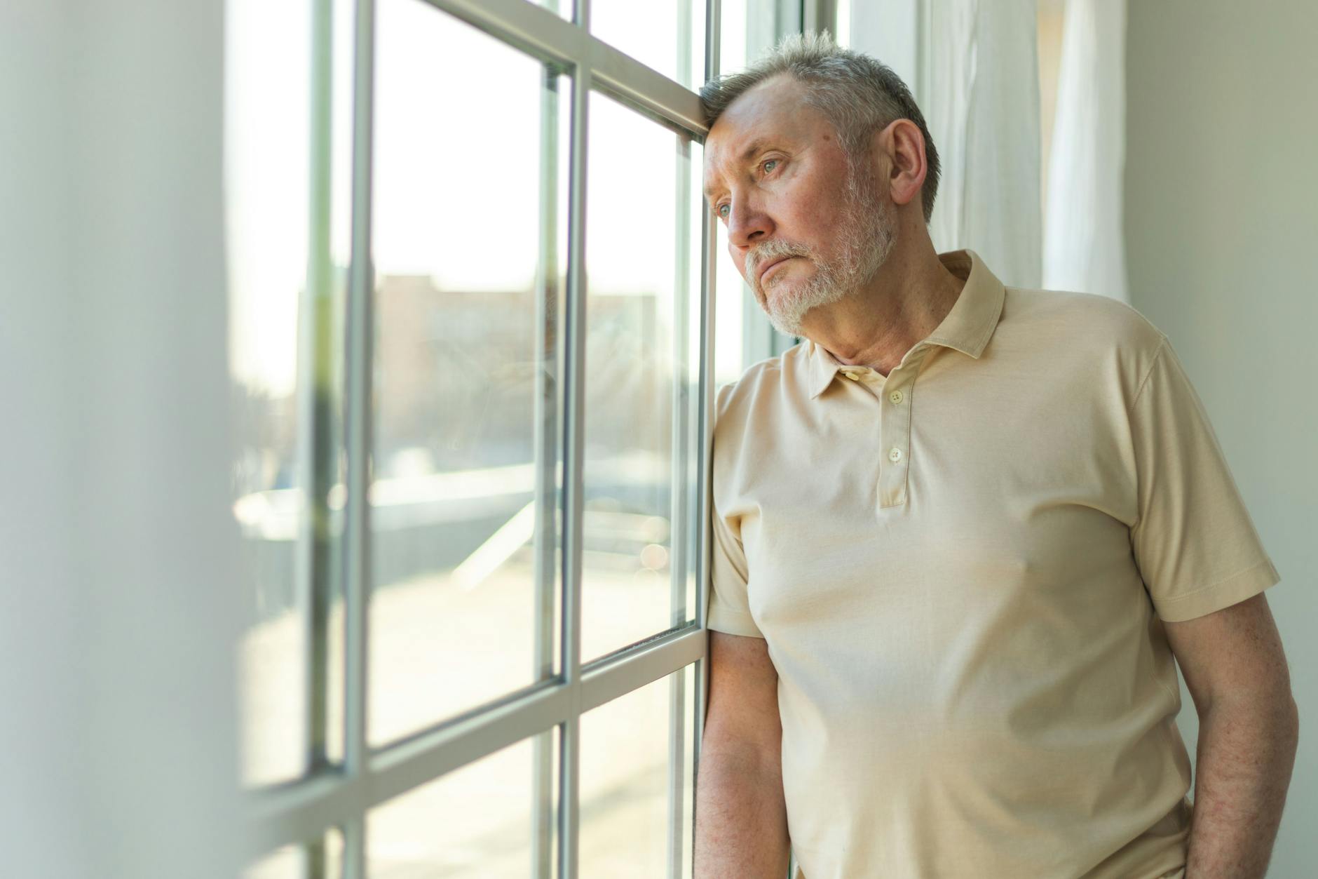 25 Prozent der Erwachsenen in Deutschland fühlen sich laut einer repräsentativen Befragung sehr einsam. Das Freunde-Netzwerk dünnt im Alter oftmals aus. Dann ist es wichtig, sich nicht zurückzuziehen, sondern neue Kontakte zu suchen.