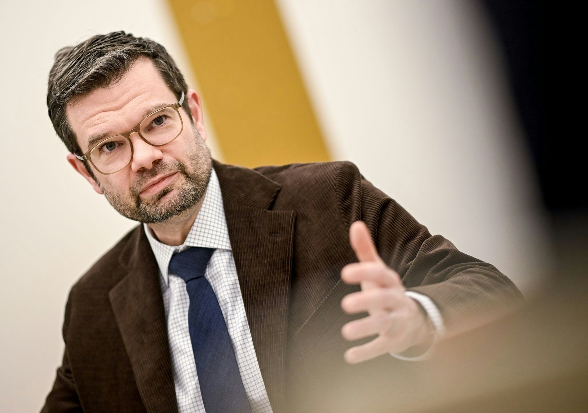 PRODUKTION - Bundesjustizminister Marco Buschmann (FDP) schlägt rechtliche Erleichterungen für nicht verheiratete Väter und homosexuelle Paare vor.  
