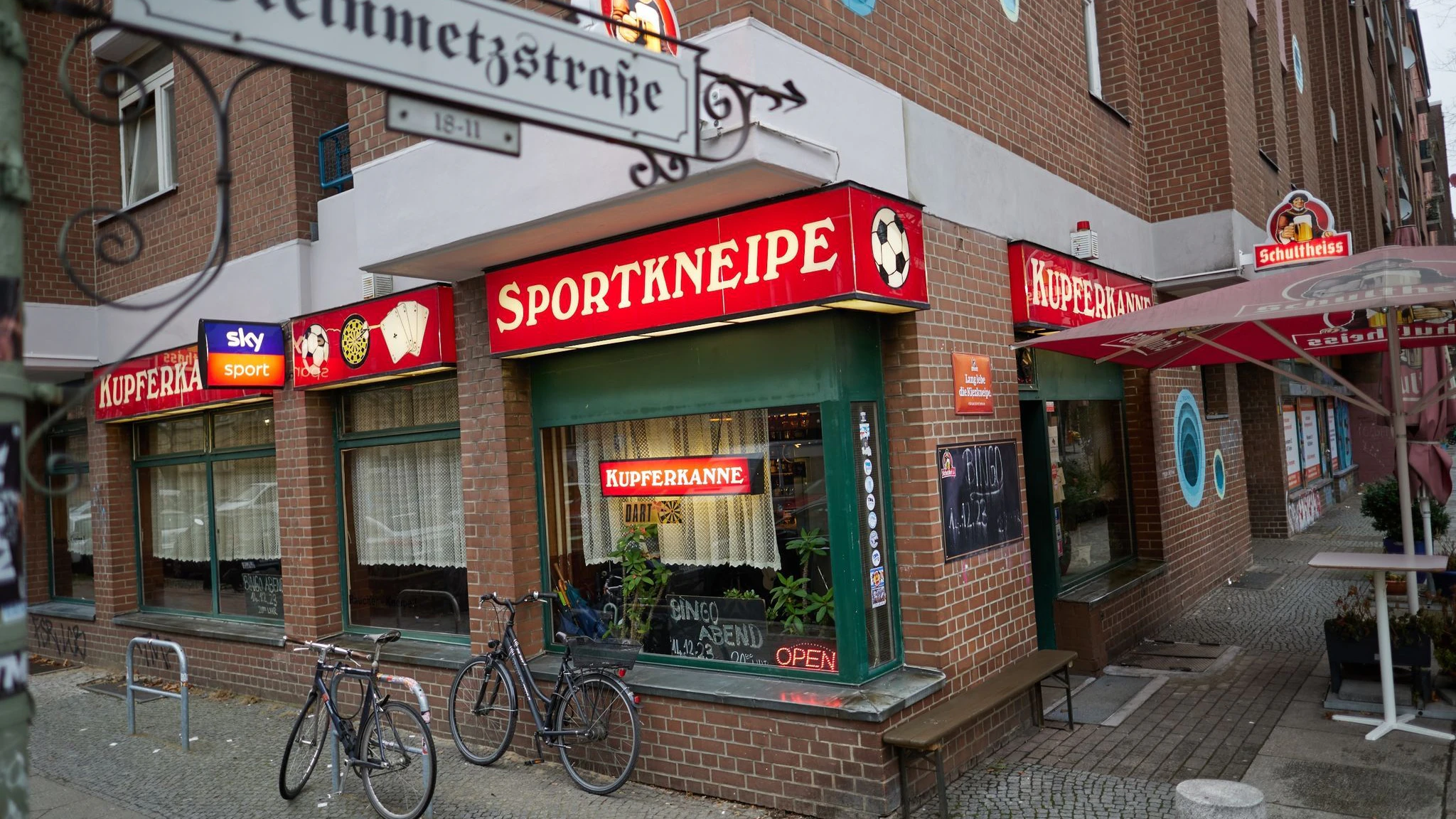 Die Kupferkanne ist eine typische Berliner Eckkneipe.