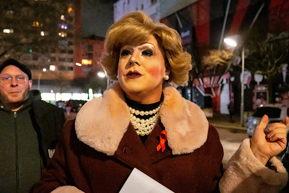 Am Nollendorfplatz sei alles versucht worden, um ihn möglichst hässlich zu machen. „Es ist ihnen gelungen“, sagt Travestiekünstlerin und Kiezführerin Margot Schlönzke.