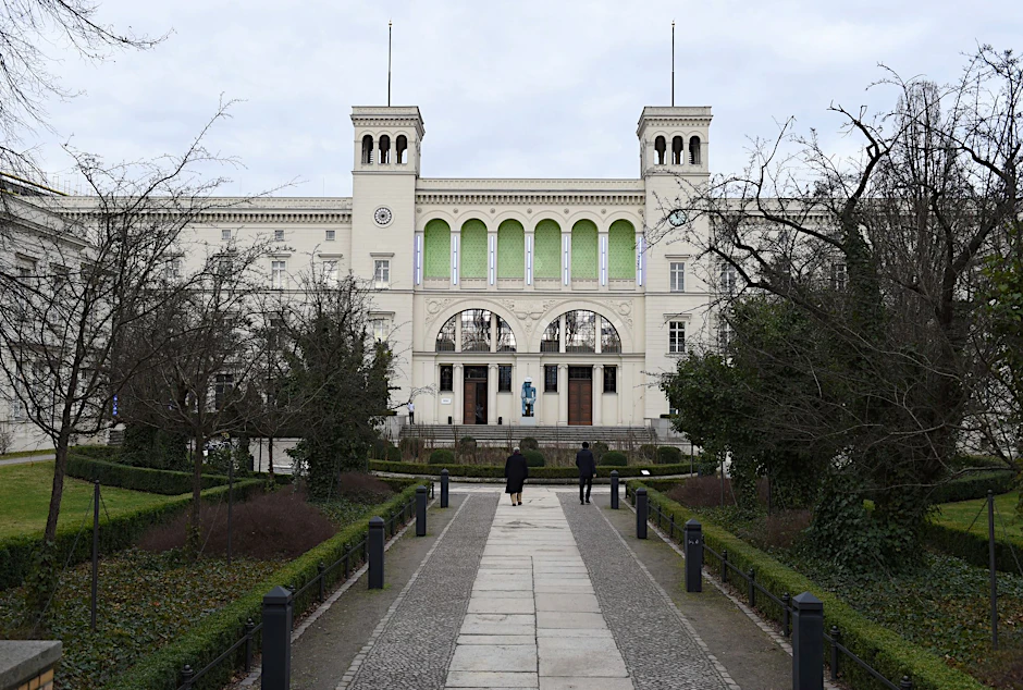 ARCHIV - Blick auf das Gebäude des Museums in Berlin.  