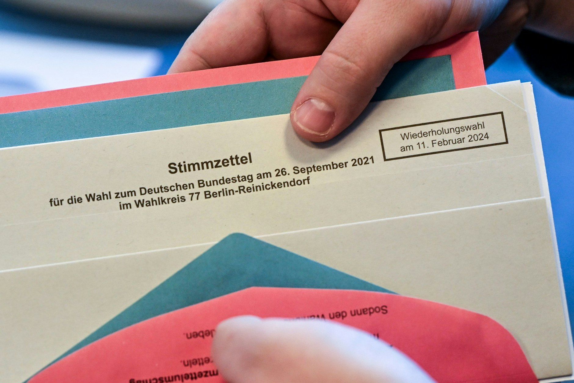 Für die Teilwiederholungswahl ist auch eine Briefwahl möglich. So sehen die Unterlagen aus.