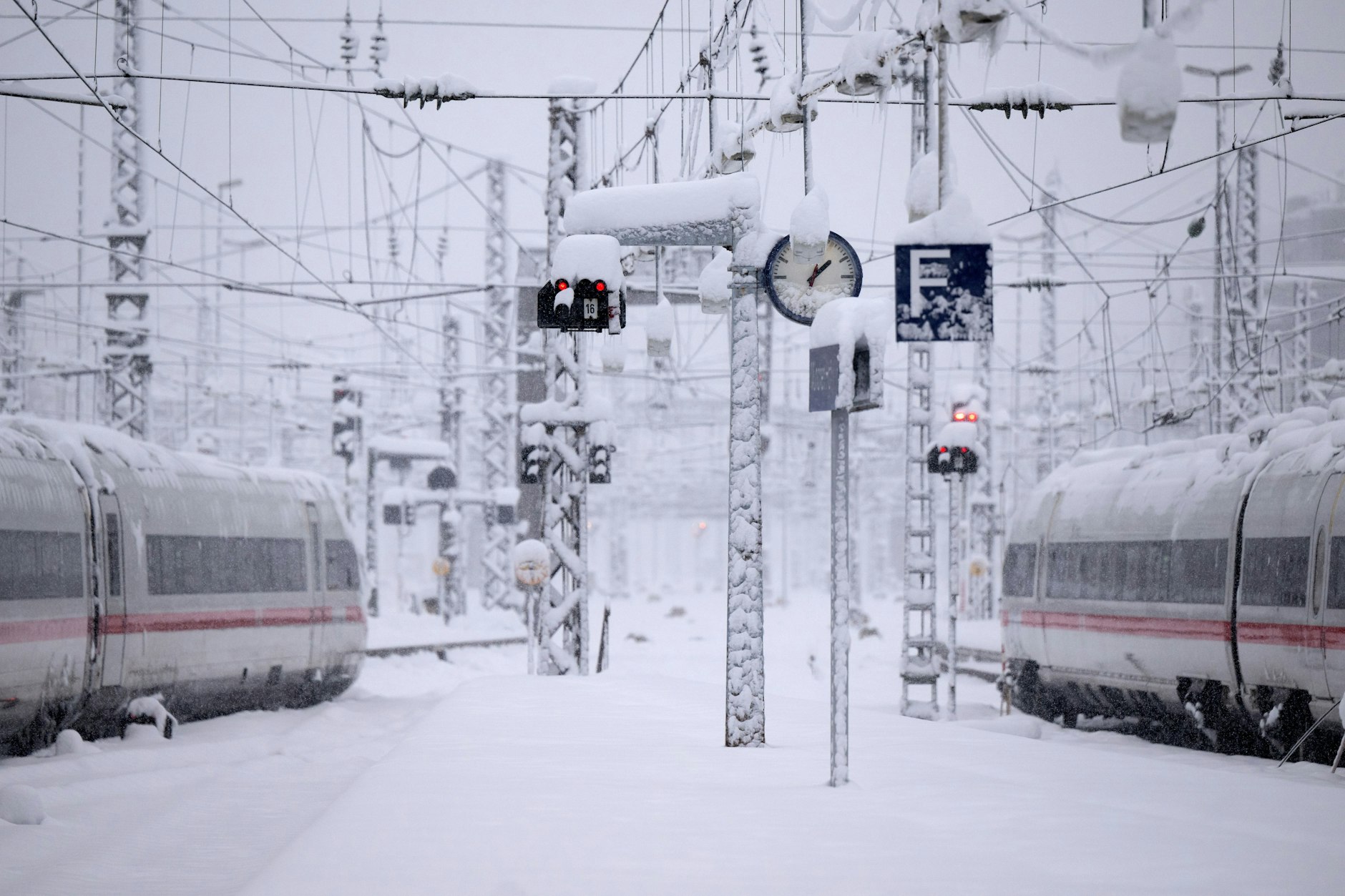 Starker Schneefall und Eisregen: Das könnte bedeuten, dass Sie keine Entschädigung für Verspätungen bekommen.