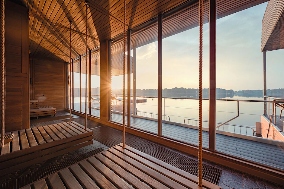 Die schwimmende Seesauna ist das Highlight in der Fontane-Therme in Neuruppin.