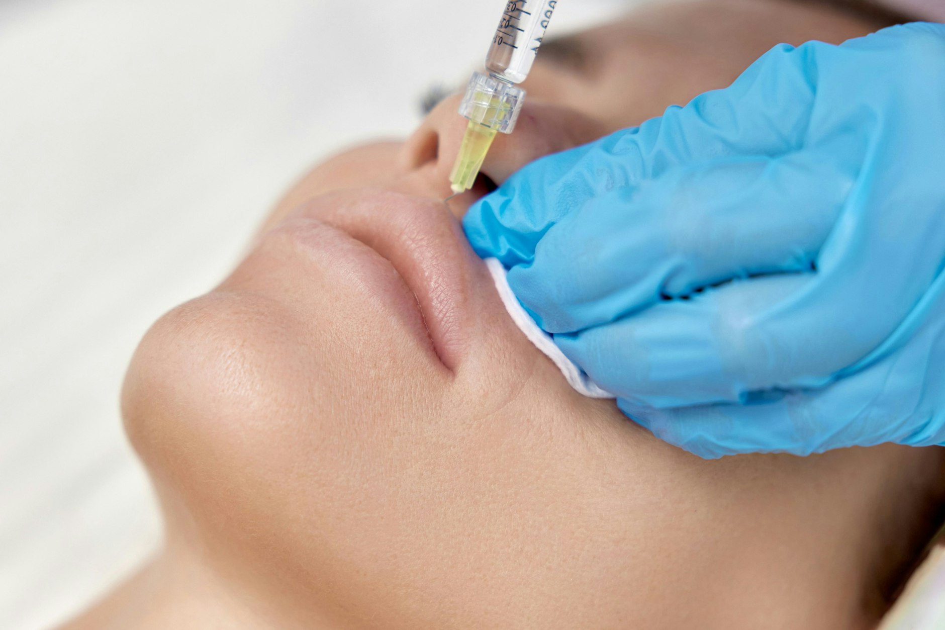 Lippen aufspritzen zu lassen ist in Asien ein wahrer Hype. Für eine 17-Jährige ging der Beauty-Eingriff übel aus, sie erblindete auf einem Auge.