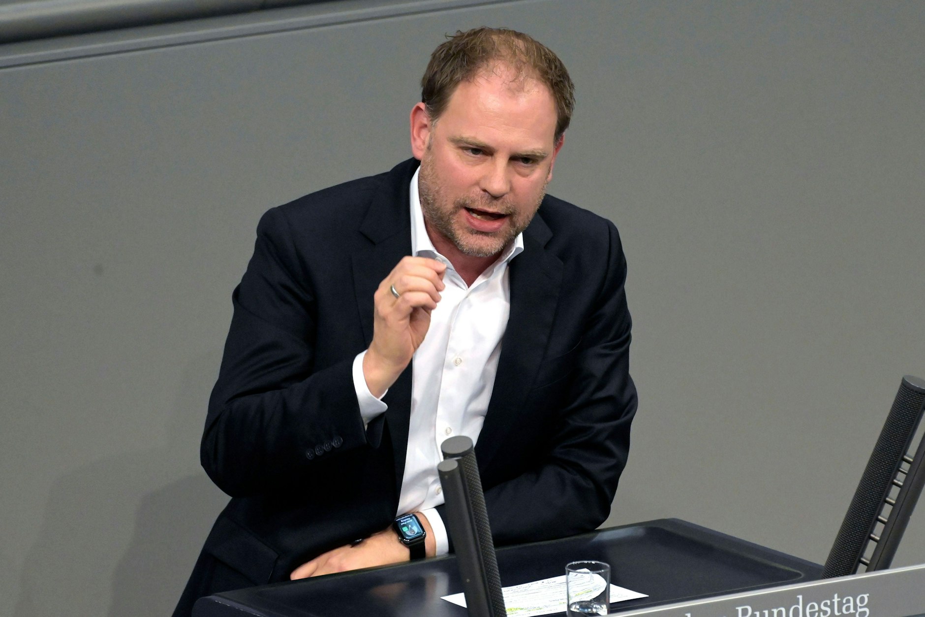 FDP-Fraktionsvize Christoph Meyer warnt: Wirtschaftsminister Habeck sind Klimaschutz-Maßnahmen wichtiger als die Entlastung der Bürger.
