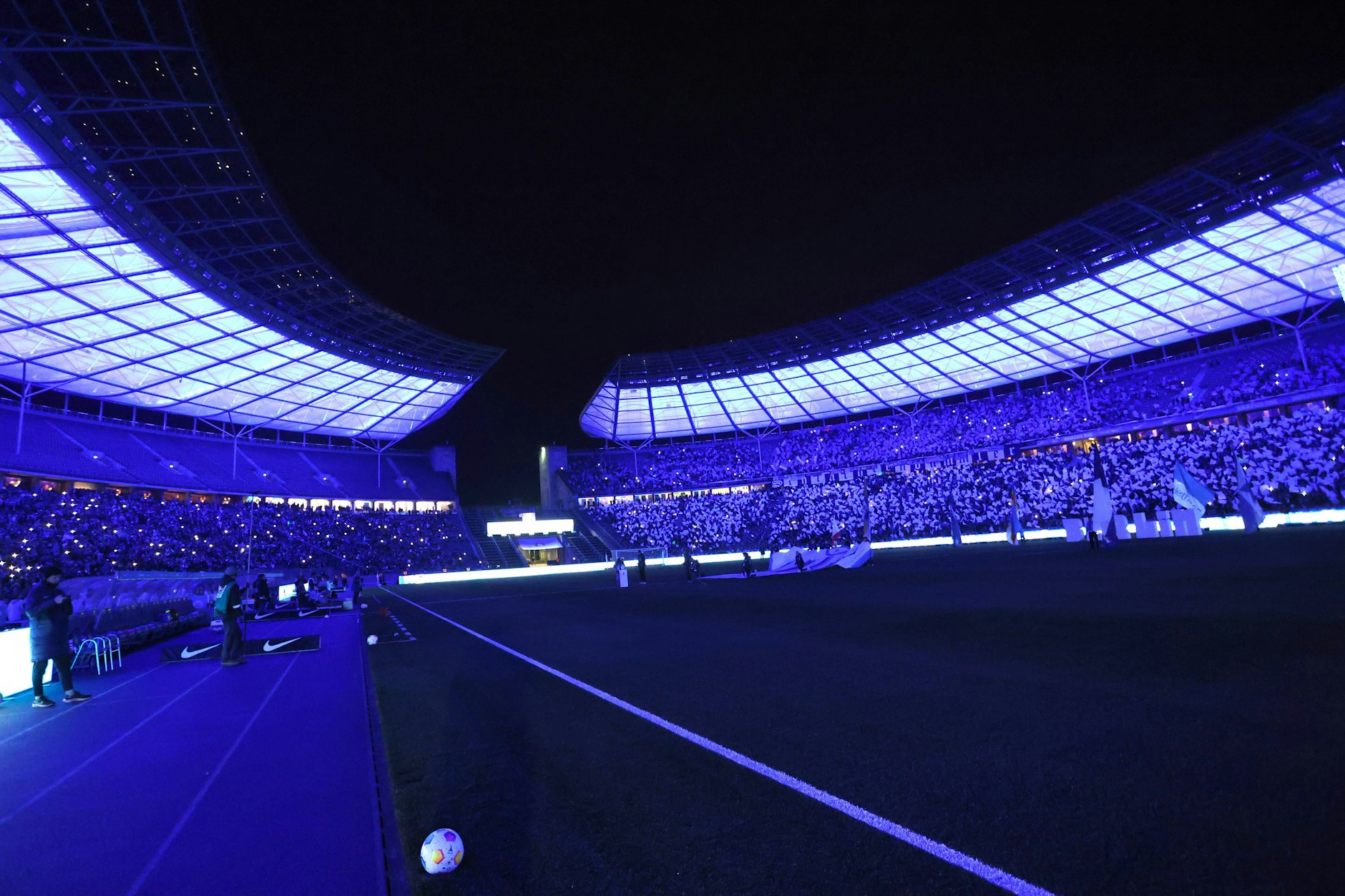 Sonntag werden die Fans im Olympiastadion beim Spiel gegen Düsseldorf von Herthas verstorbenen Präsidenten Kay Bernstein Abschied nehmen.