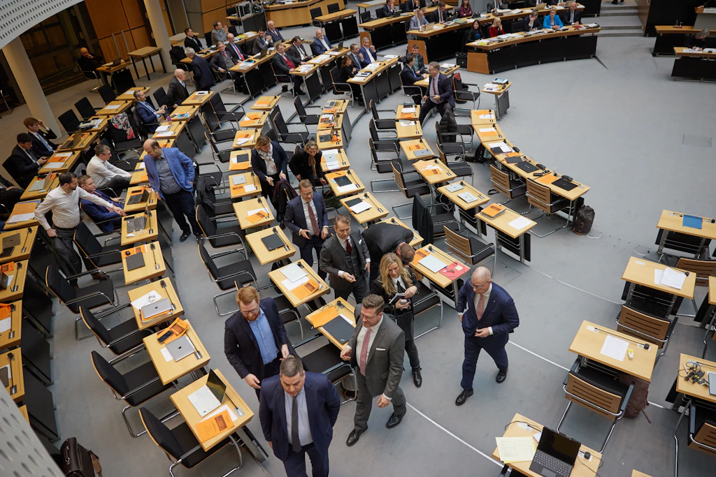„Remigrationsoffensive“: AfD Brandenburg will im großen Stil abschieben