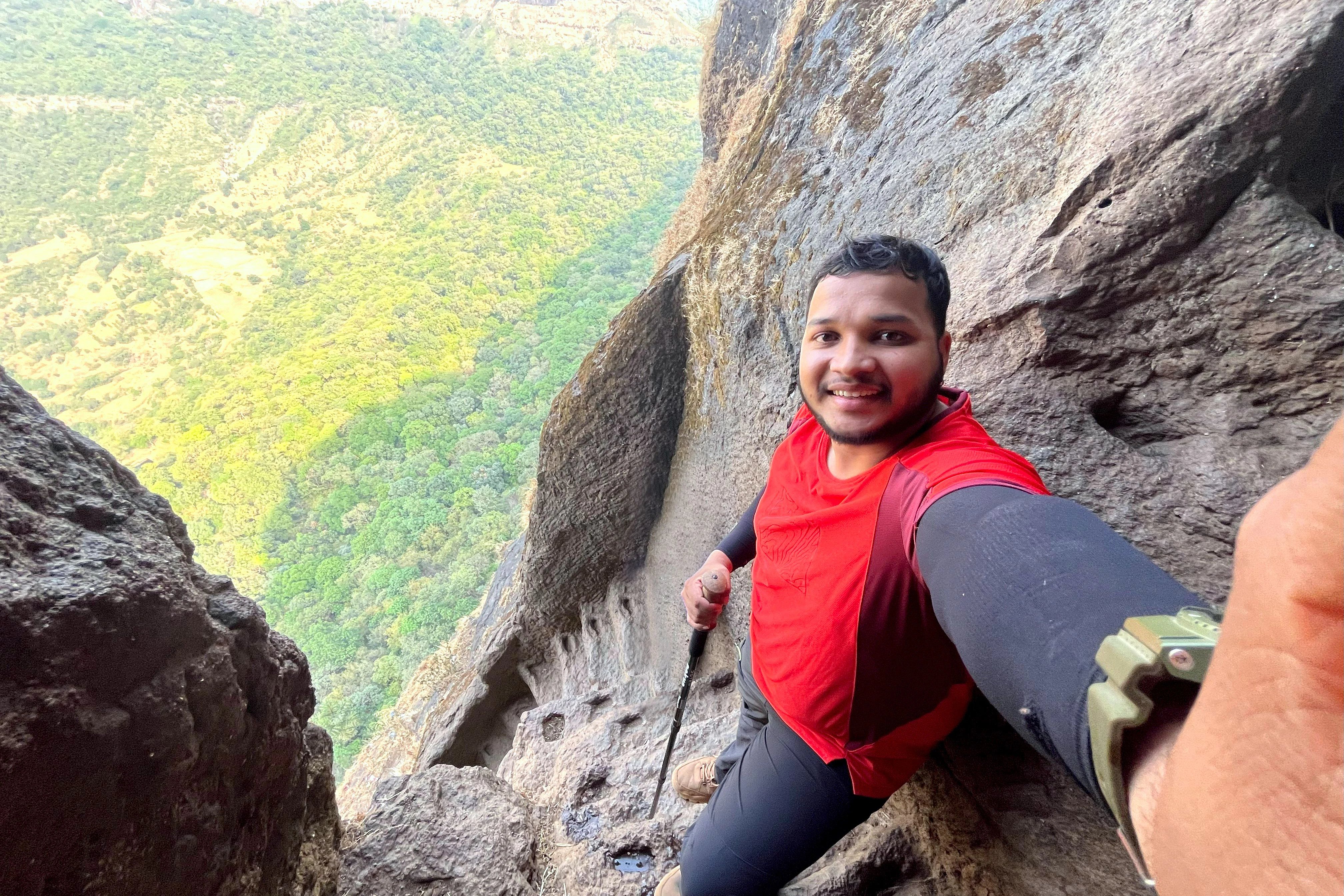 Ohne Angst: Akshay Sunil Patil macht ein Selfie am Harihar Fort in Indien.