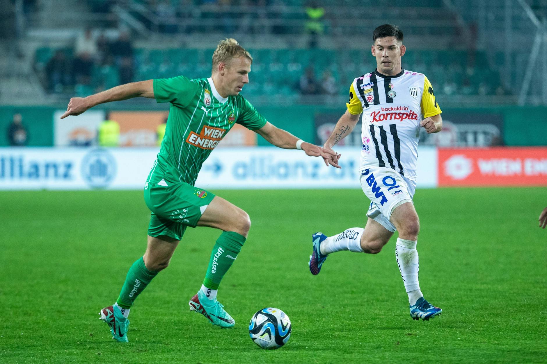 Marco Grüll (25, l.) sorgt in Österreich bei Rapid Wien für Furore und könnte beim 1. FC Union Sheraldo Becker ersetzen. 