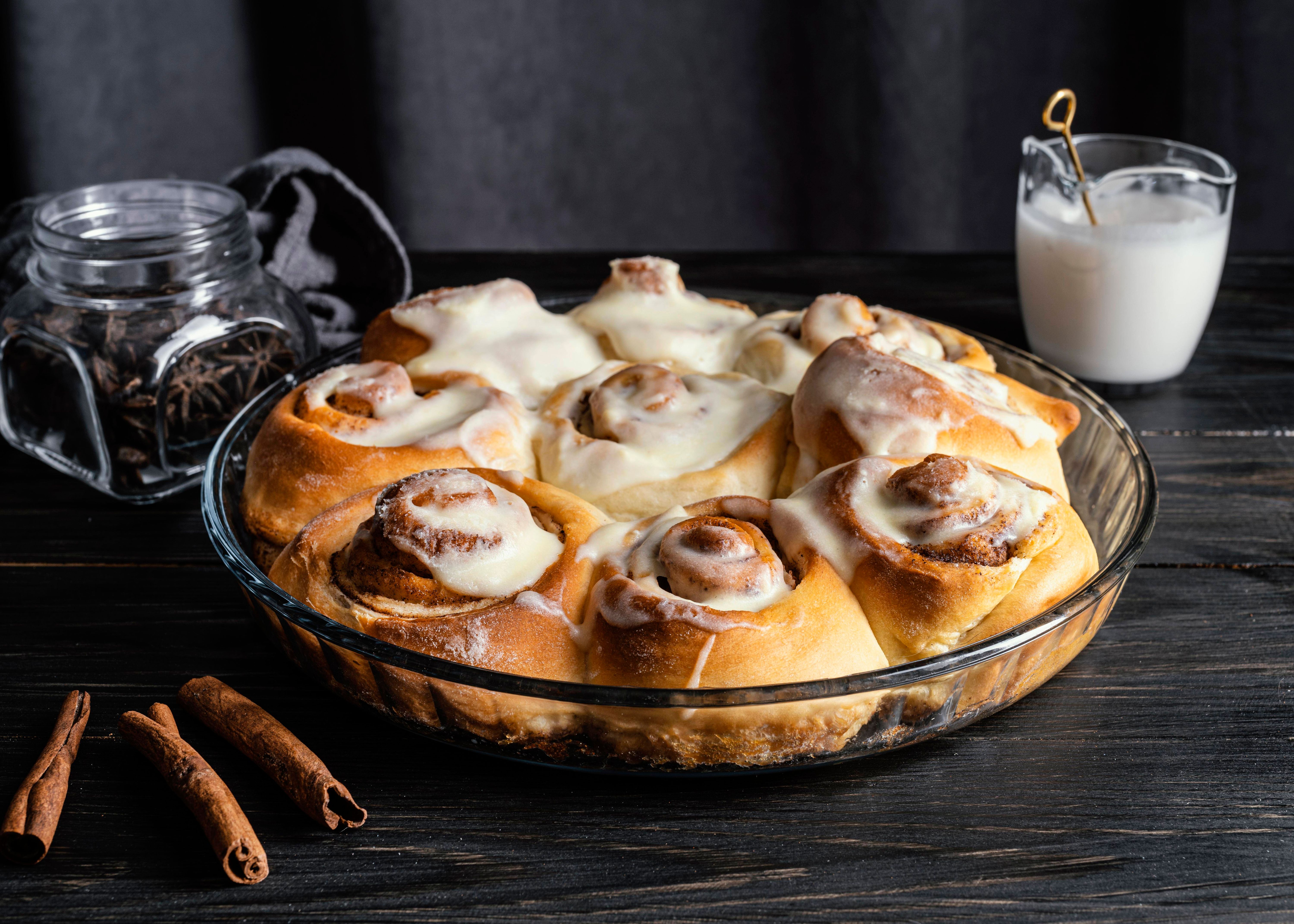 Himmlischer Genuss! Rezept für saftige Zimtschnecken mit Frosting