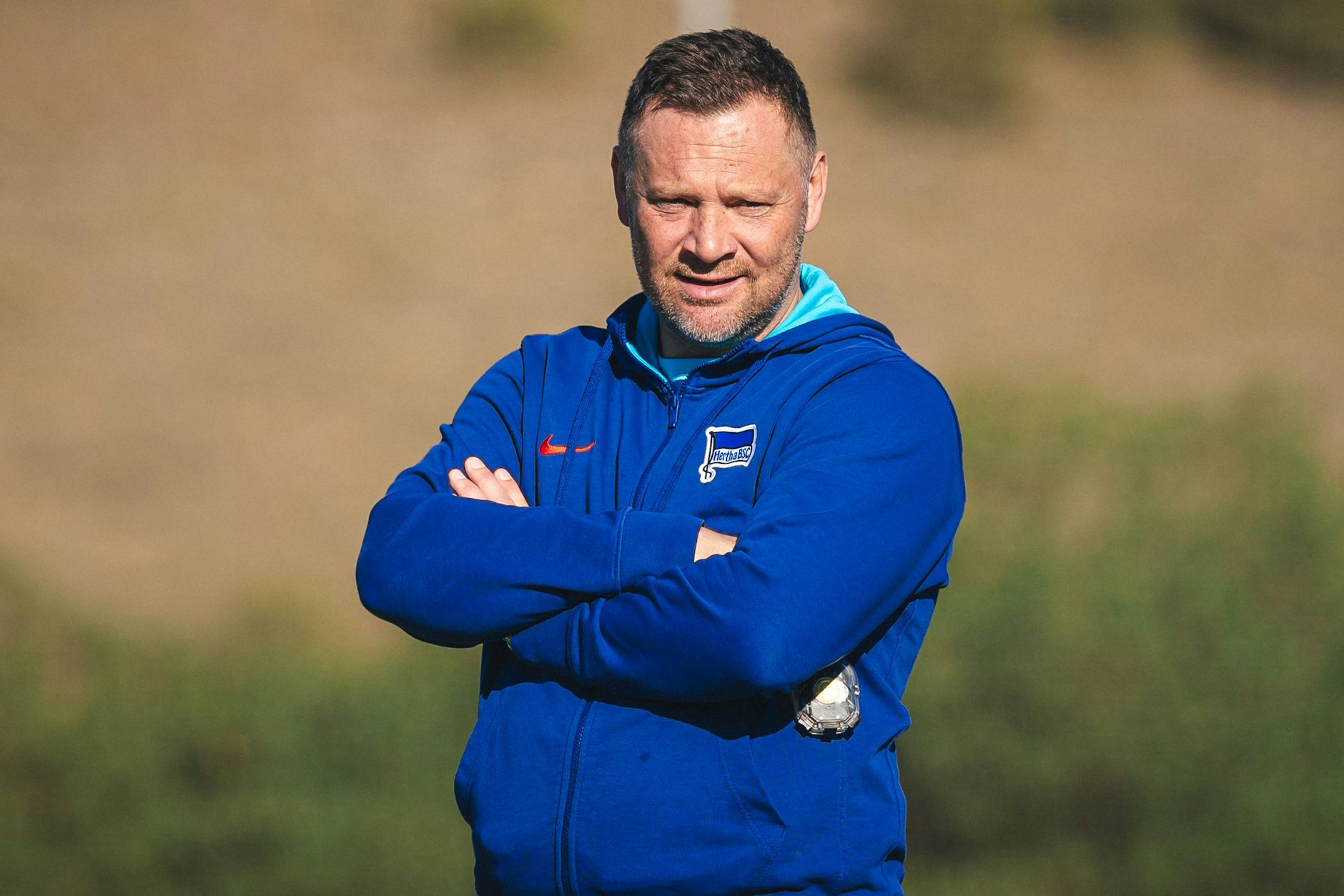 Herthas Trainer Pal Dardai im spanischen Trainingslager. Vorbereitung für die Rückrunde, nach dem Tod Kay Bernsteins ist viel Seelenarbeit notwendig.