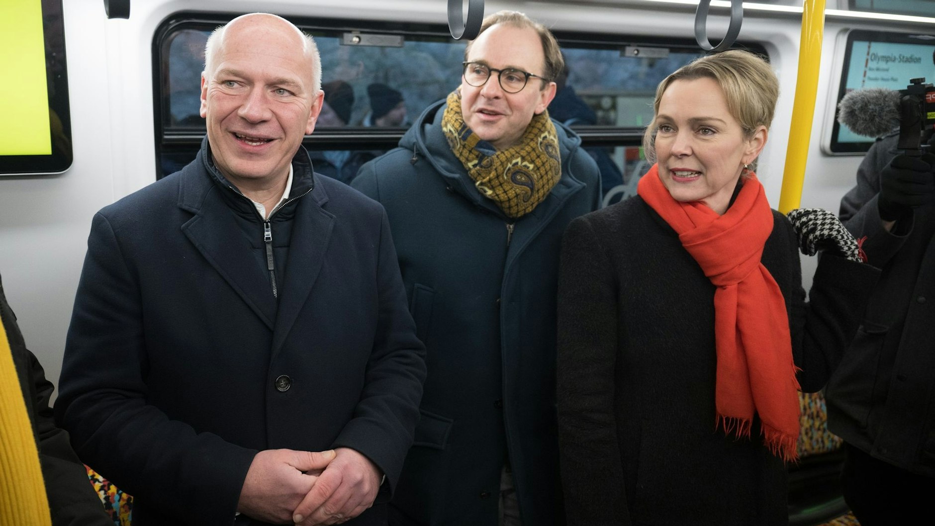 Berlins Bürgermeister Kai Wegner, BVG-Chef Henrik Falk und Verkehrssenatorin Manja Schreiner bei der Vorstellung der neuen U-Bahn-Baureihe