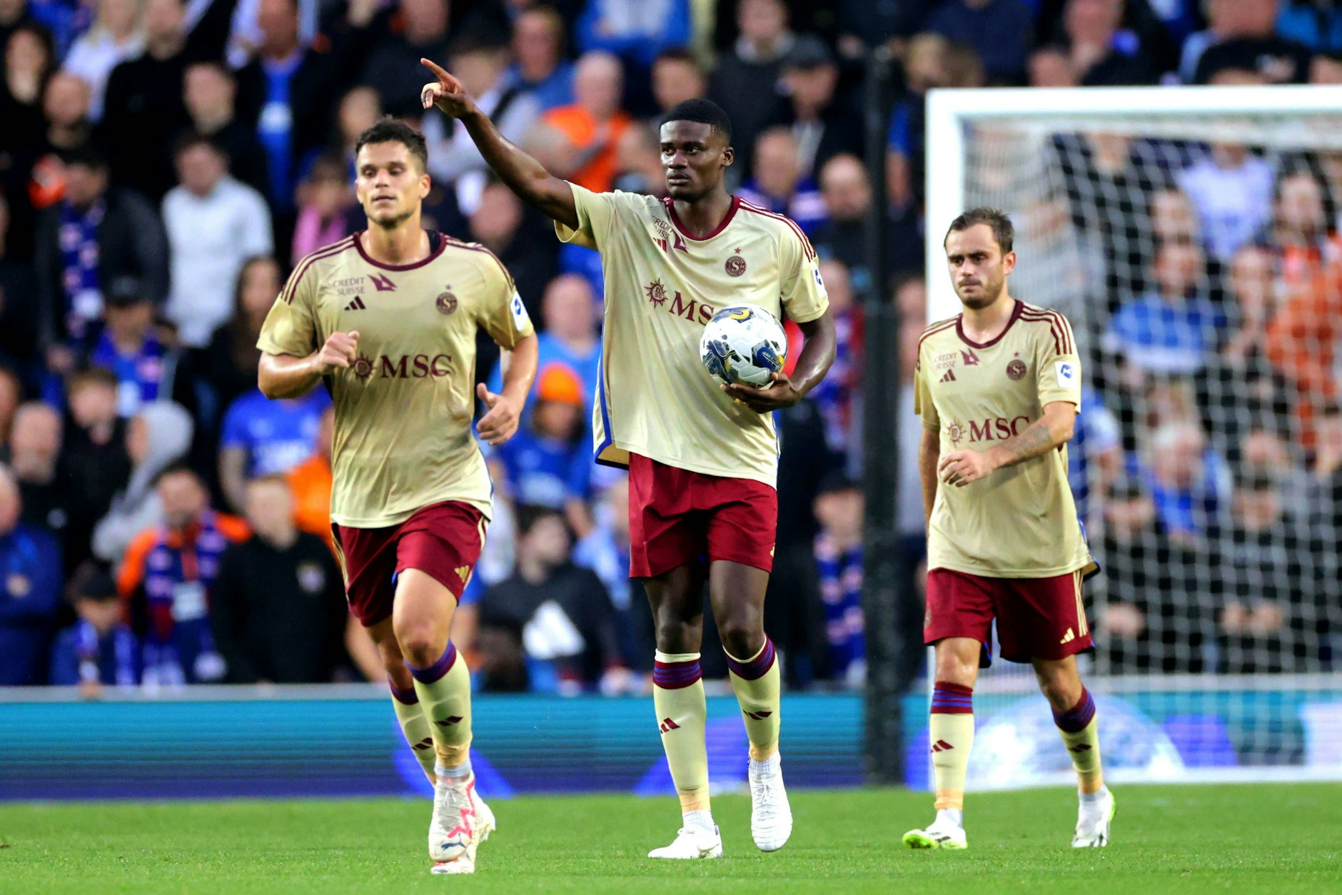 Verzückte in der Schweiz bei Servette FC Teamkollegen, Fans und neutrale Zuschauer: Chris Bedia (27), der neue Mittelstürmer des 1. FC Union. 