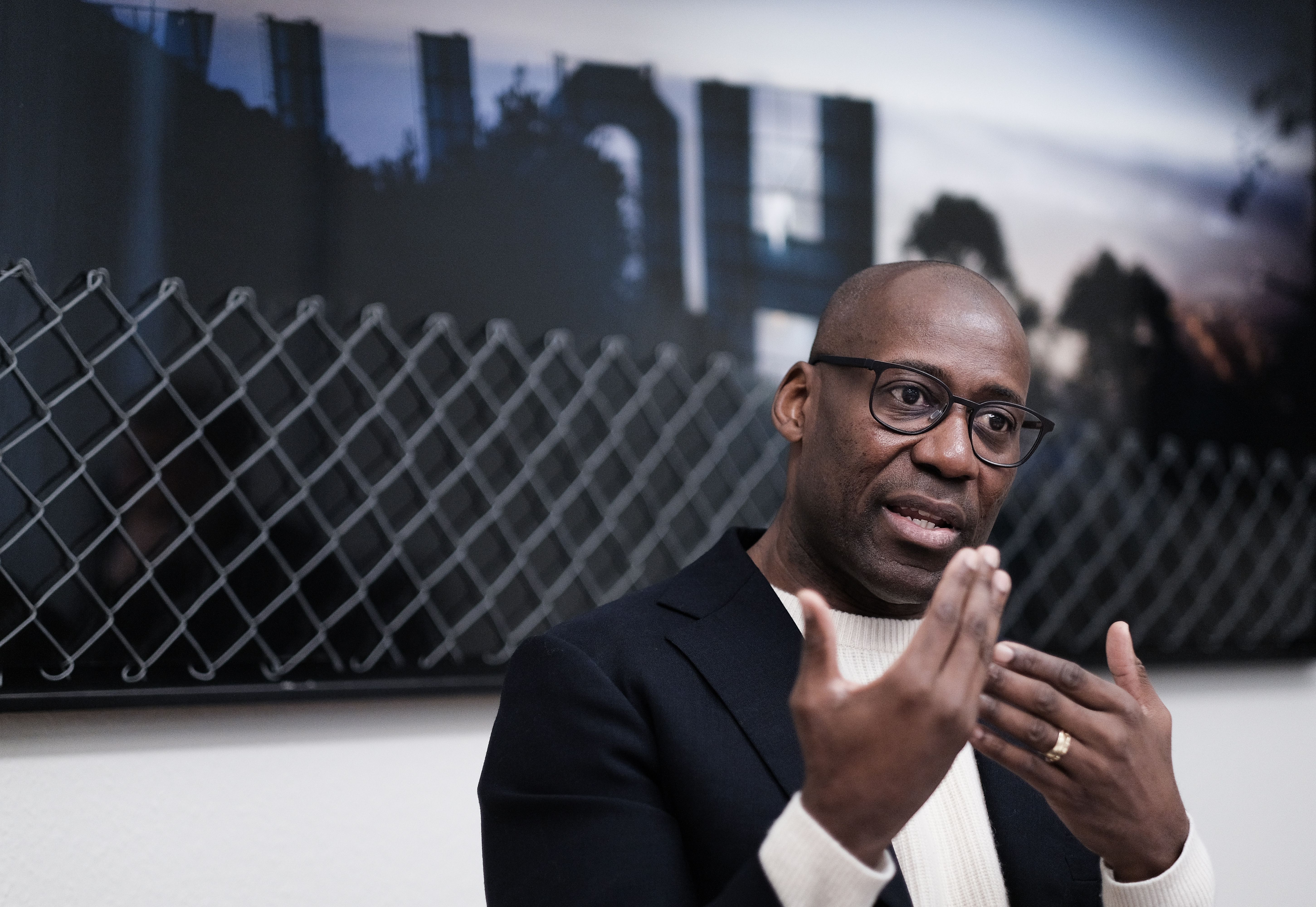 Joe Chialo verheddert sich mit der Antisemitismusklausel in den Details, dabei ist die Grundidee falsch