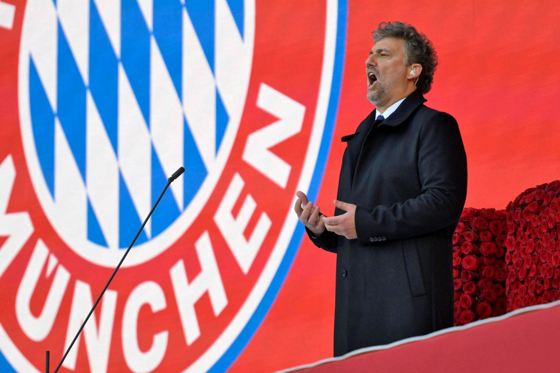 Jonas Kaufmann singt „Time to Say Goodbye“.