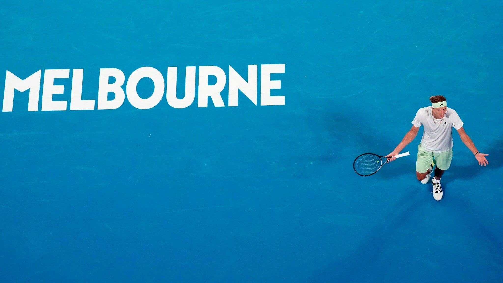 Der deutsche Olympiasieger Alexander Zverev spielt bei den Australian Open gegen den Slowaken Luká· Klein eher schwach - kommt aber trotzdem weiter.  