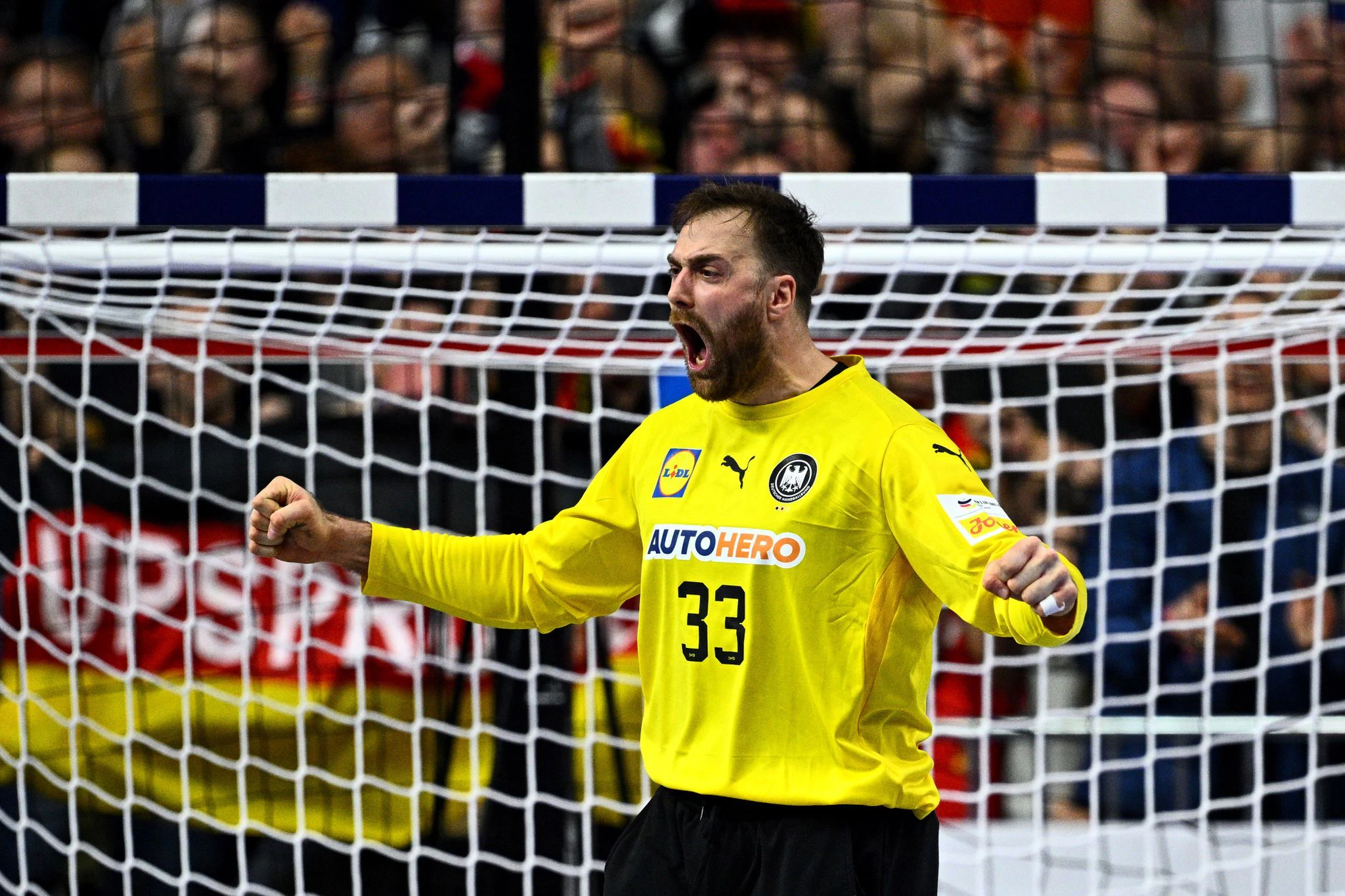 Auf ihn war mal wieder Verlass: Deutschlands Torwart Andreas Wolff war der überragende Mann in der Lanxess Arena in Köln. Dank glänzender Paraden führte er die DHB-Auswahl bei der Handball-EM zum Erfolg gegen Island.  