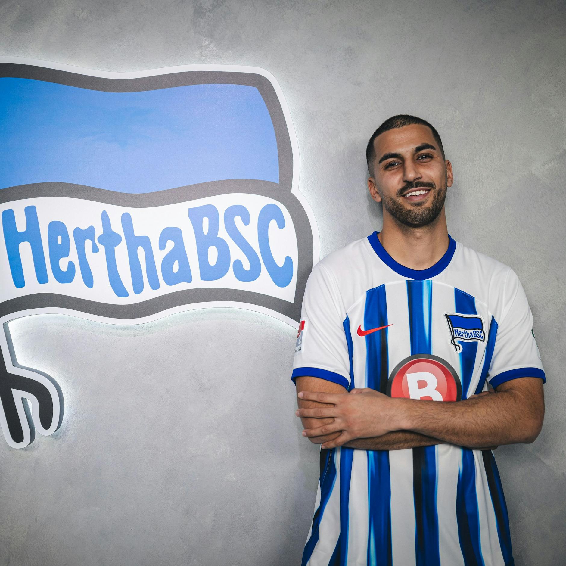 Mittelfeldspieler Aymen Barkok unterschrieb Donnerstag einen Vertrag bis Saisonende.