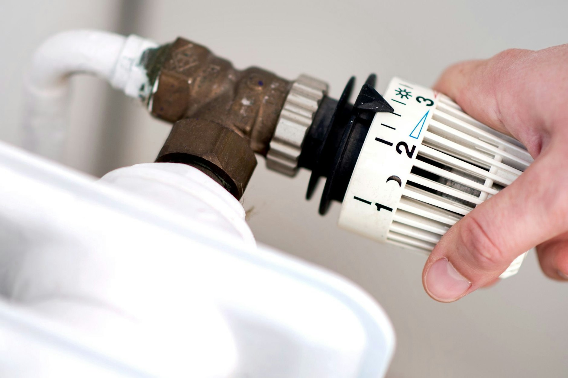 ARCHIV - Wer mit Gas heizt, muss künftig mit höheren Netzentgelten rechnen.  